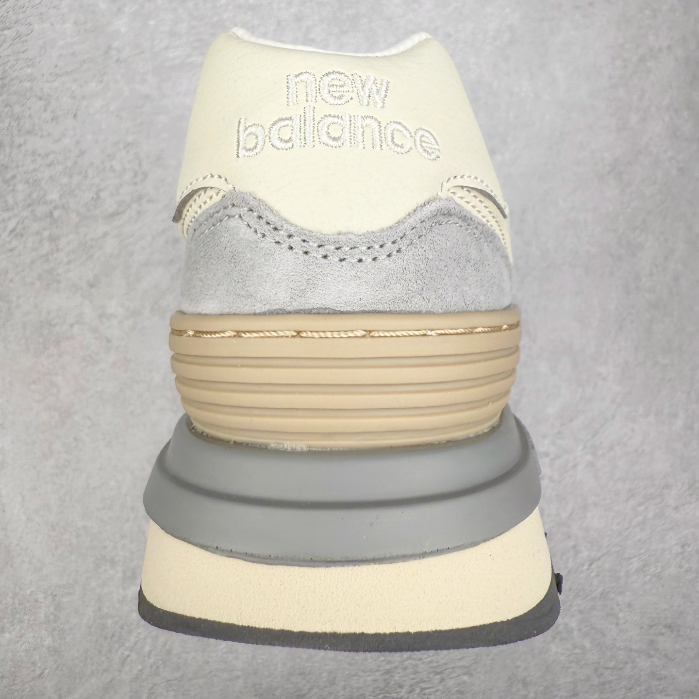 图片[8]-NB新百伦New Balance U574升级版系列低帮复古休闲运动慢跑鞋 新版NB574，妥妥美产既视感有木有。相较传统574，新版鞋跟及鞋面设计自带9系美产既视感！鞋面、内衬质感以及穿着体验更加！鞋型更流畅和饱满,鞋底增添了风格的多样化!底部升级橡胶颗粒大底,更防滑耐磨,上脚后感觉柔软且舒适。尺码：36 36.5 37.5 38 38.5 39.5 40 40.5 41.5 42 42.5 43 44 45-选品中心