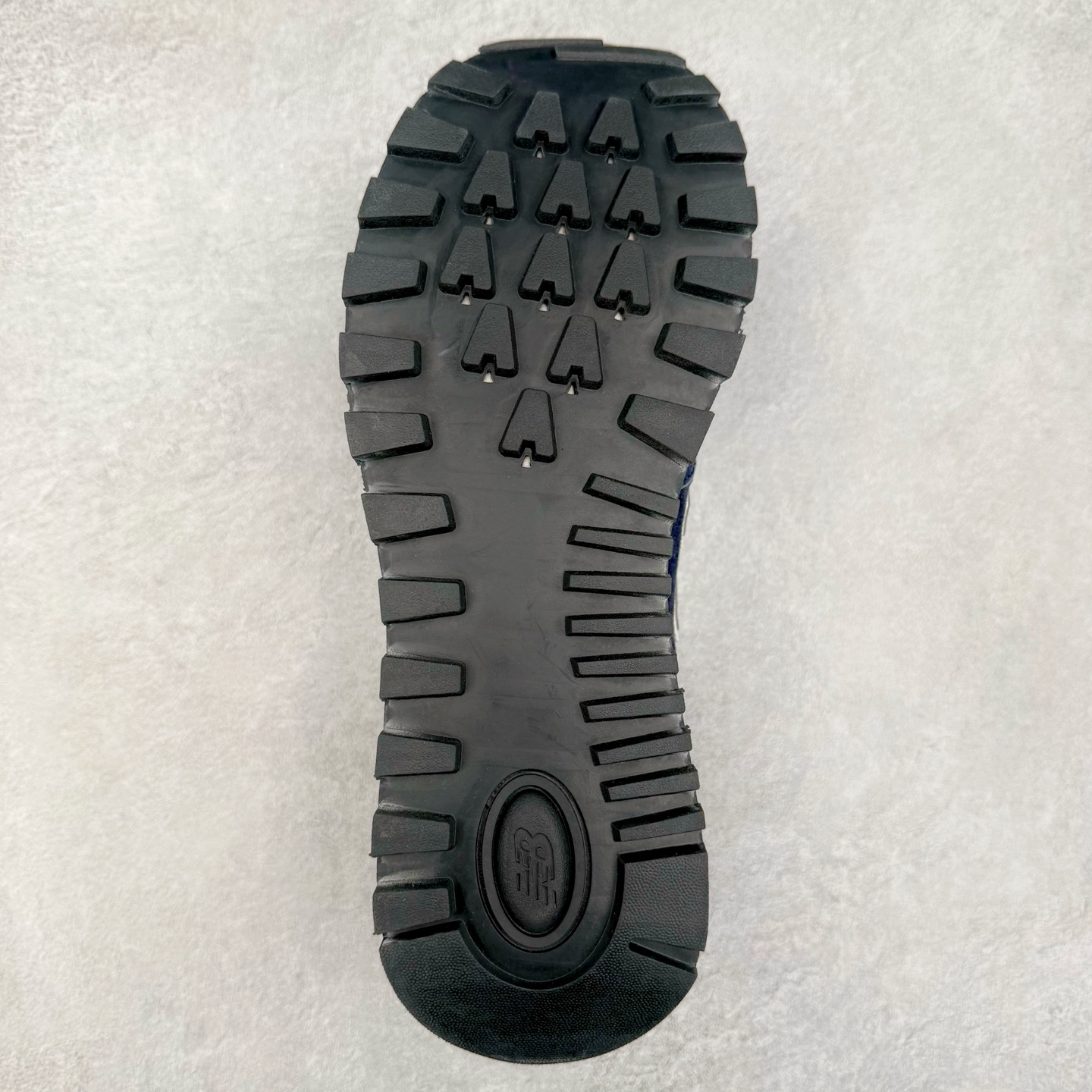 图片[9]-NB新百伦New Balance U574升级版系列低帮复古休闲运动慢跑鞋 新版NB574，妥妥美产既视感有木有。相较传统574，新版鞋跟及鞋面设计自带9系美产既视感！鞋面、内衬质感以及穿着体验更加！鞋型更流畅和饱满,鞋底增添了风格的多样化!底部升级橡胶颗粒大底,更防滑耐磨,上脚后感觉柔软且舒适。尺码：36 36.5 37.5 38 38.5 39.5 40 40.5 41.5 42 42.5 43 44 45-选品中心