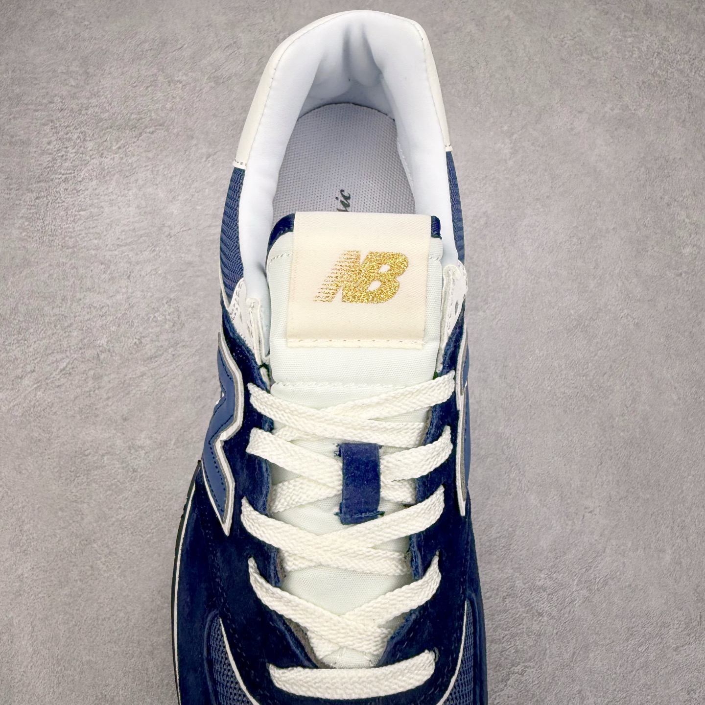 图片[5]-NB新百伦New Balance U574升级版系列低帮复古休闲运动慢跑鞋 新版NB574，妥妥美产既视感有木有。相较传统574，新版鞋跟及鞋面设计自带9系美产既视感！鞋面、内衬质感以及穿着体验更加！鞋型更流畅和饱满,鞋底增添了风格的多样化!底部升级橡胶颗粒大底,更防滑耐磨,上脚后感觉柔软且舒适。尺码：36 36.5 37.5 38 38.5 39.5 40 40.5 41.5 42 42.5 43 44 45-选品中心