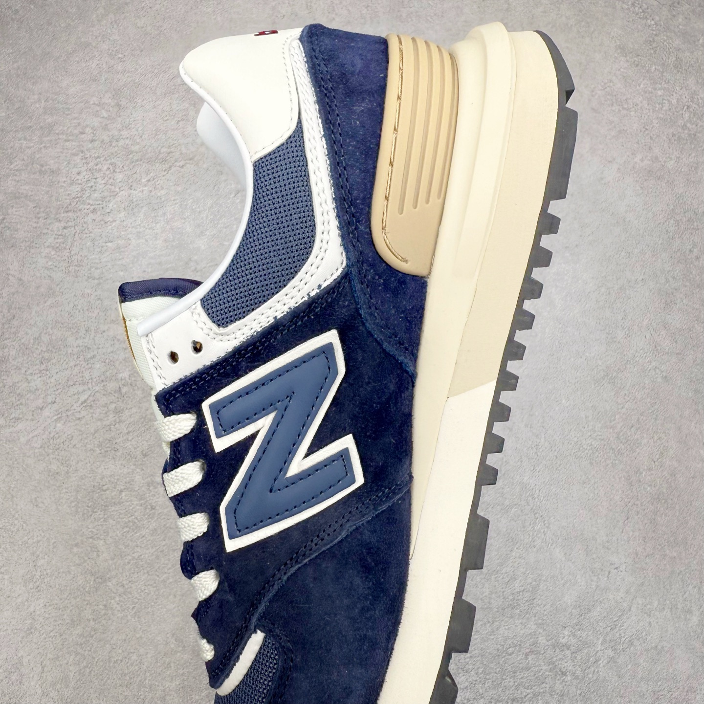 图片[7]-NB新百伦New Balance U574升级版系列低帮复古休闲运动慢跑鞋 新版NB574，妥妥美产既视感有木有。相较传统574，新版鞋跟及鞋面设计自带9系美产既视感！鞋面、内衬质感以及穿着体验更加！鞋型更流畅和饱满,鞋底增添了风格的多样化!底部升级橡胶颗粒大底,更防滑耐磨,上脚后感觉柔软且舒适。尺码：36 36.5 37.5 38 38.5 39.5 40 40.5 41.5 42 42.5 43 44 45-选品中心