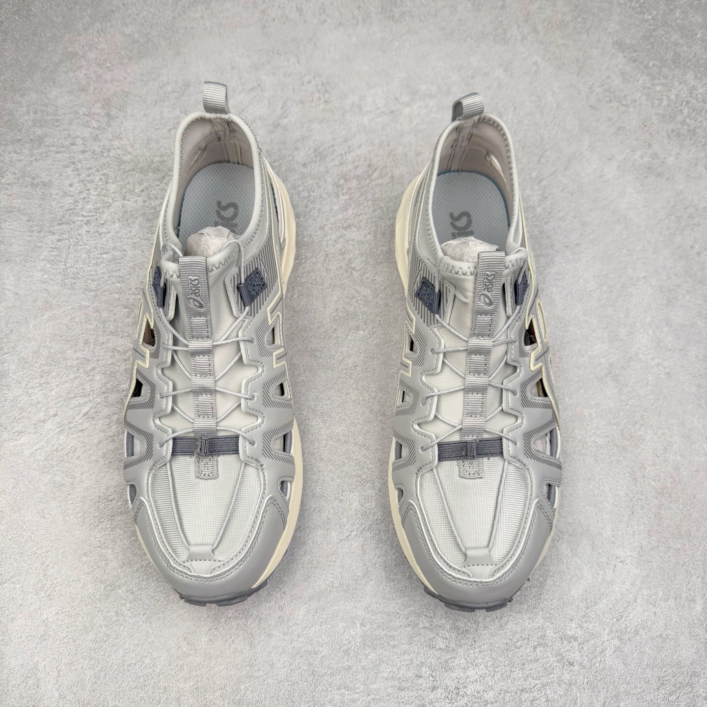 图片[2]-Asics Gel-Sonoma SE 亚瑟士溯溪鞋涉水鞋洞洞鞋 舒适日常休闲百搭防滑低帮户外徒步舒适随行跑步鞋 无界 路更远 今夏必备 颠覆认知 包裹性超强 脚感非常之舒适 侧面镂空设计 透气性极佳 让微风灌入足底 为沸腾夏日注入清爽能量防滑效果也不错 颜值与性能兼备 各平台实体疯狂种草首选 尺码：36 37.5 38 39 40 40.5 41.5 42 42.5 43.5 44 45 46-选品中心