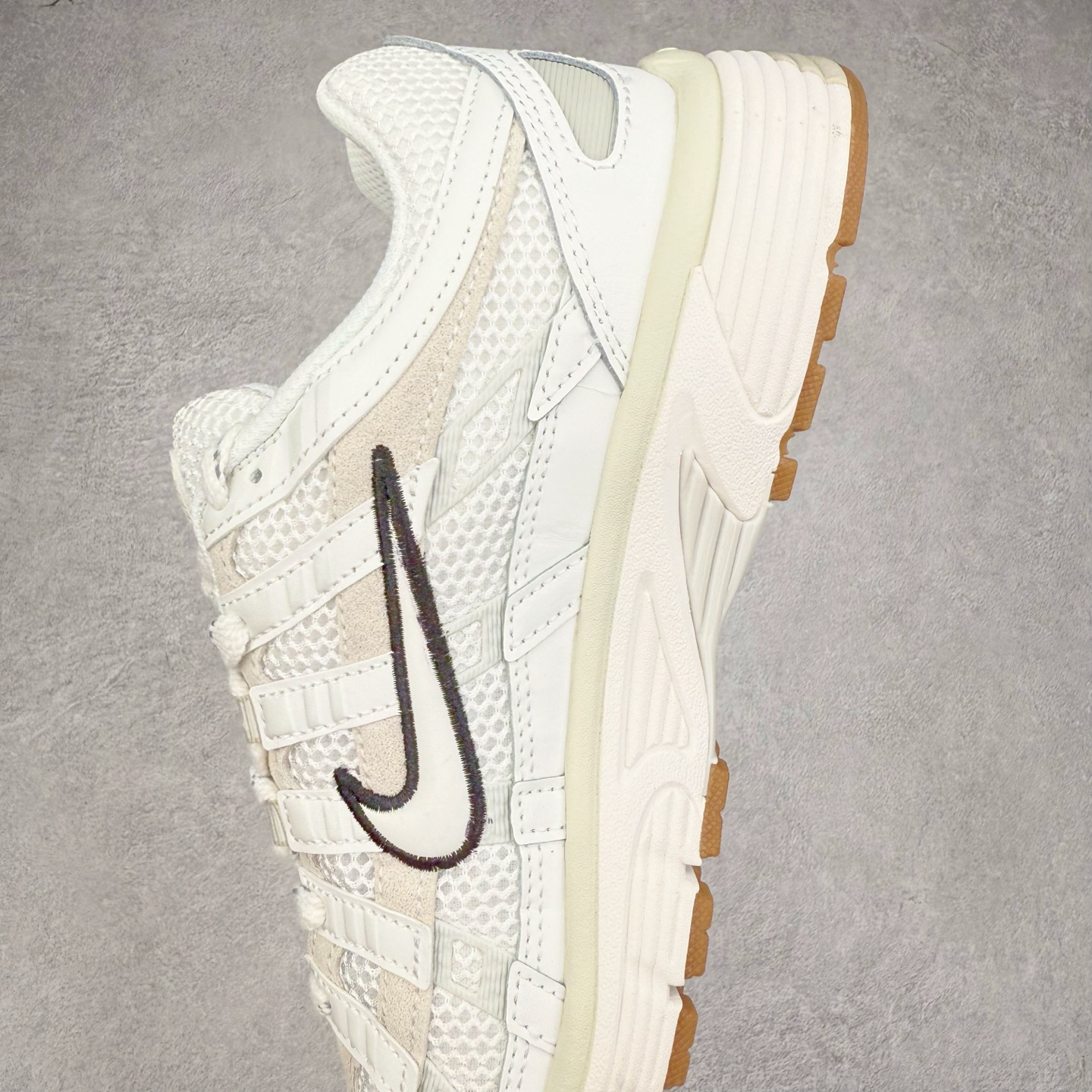 图片[7]-＃A1 NK P-6000 系列低帮复古老爹风休闲运动舒适慢跑鞋 HF4898-121 购入原鞋原装纸板楦头开发 独家私模四层组合大底 市场唯一正确版本 良心定价 新配色陆续出货 进口三文治网面 融合 Pegasus 过往运动鞋设计 助力 21 世纪早期跑步运动跃升时尚新高度 采用透气网眼布、运动风格线条和耐穿覆面 兼具吸睛外观和舒适感受 中底泡绵以田径赛道为灵感 打造厚实设计 缔造出众缓震性能 尺码：36 36.5 37.5 38 38.5 39 40 40.5 41 42 42.5 43 44 44.5 45 46-选品中心