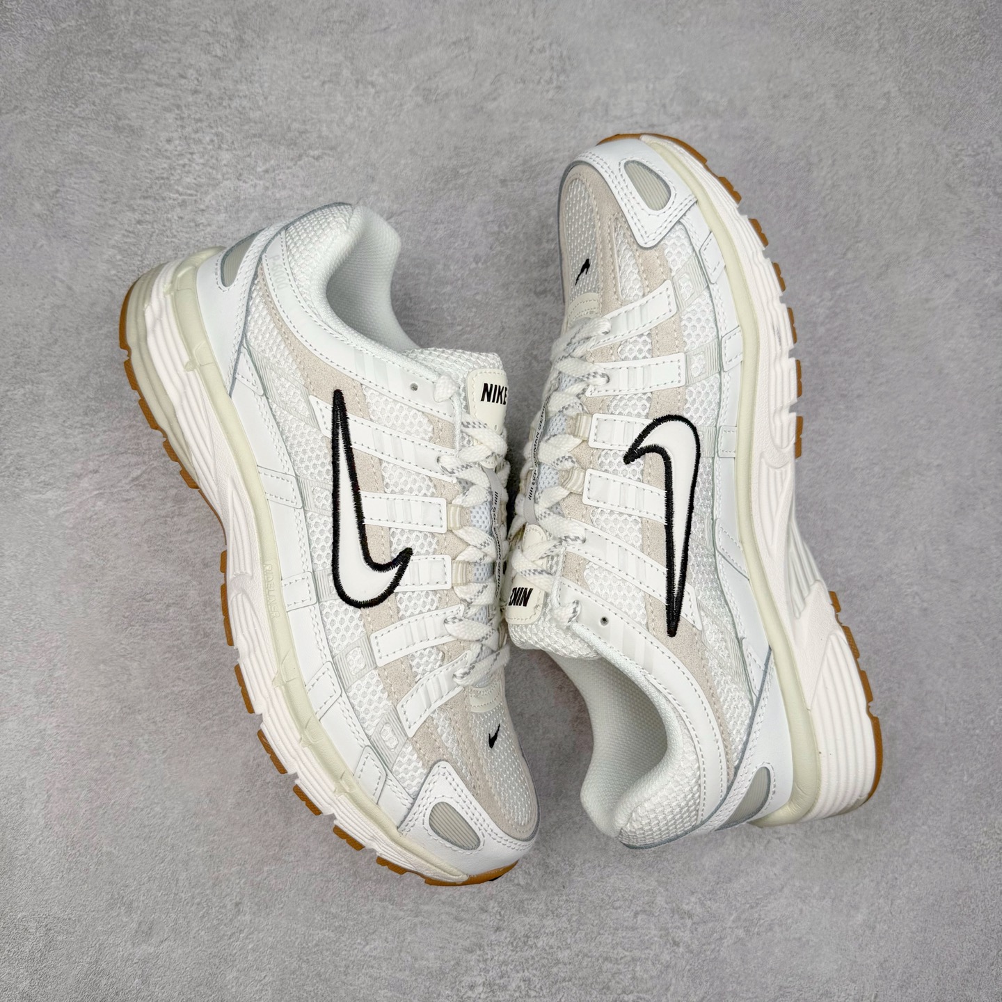 图片[3]-＃A1 NK P-6000 系列低帮复古老爹风休闲运动舒适慢跑鞋 HF4898-121 购入原鞋原装纸板楦头开发 独家私模四层组合大底 市场唯一正确版本 良心定价 新配色陆续出货 进口三文治网面 融合 Pegasus 过往运动鞋设计 助力 21 世纪早期跑步运动跃升时尚新高度 采用透气网眼布、运动风格线条和耐穿覆面 兼具吸睛外观和舒适感受 中底泡绵以田径赛道为灵感 打造厚实设计 缔造出众缓震性能 尺码：36 36.5 37.5 38 38.5 39 40 40.5 41 42 42.5 43 44 44.5 45 46-选品中心