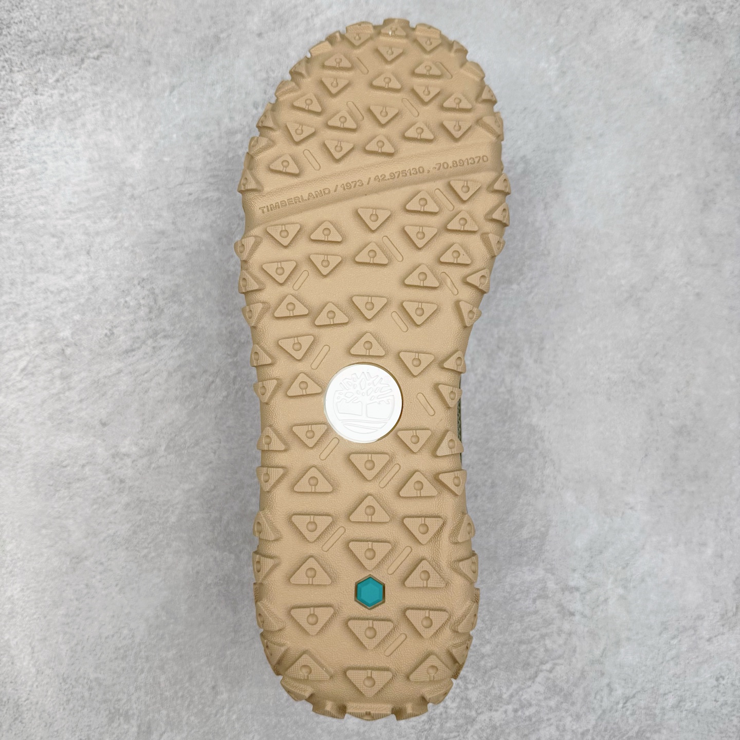 图片[9]-Timberland Greenstride Motion 6 添柏岚防滑耐磨低帮户外功能鞋 简约大方的造型设计，给人以随性休闲的时尚格调，穿着舒适轻便，运动灵活自如，满足日常个性穿搭。Timberland户外品牌最早成立于1918年的美国波士顿，它的成功故事就从第一双防水皮靴Yellow Boots开始。这双具备完全防水机能的靴子瞬间广受好评，他那独创又不失古典的款式，以及大胆使用黄色的崭新风格，吸引了广大消费者的目光。现今仍不改其原有风貌的这双黄靴，就是火遍全球的“大黄靴”。Timberland的高端工艺、实穿耐用等特点让他拥有绝对鞋界地位。尺码：40 41 41.5 42 43 43.5 44 44.5 45 45.5 46-选品中心