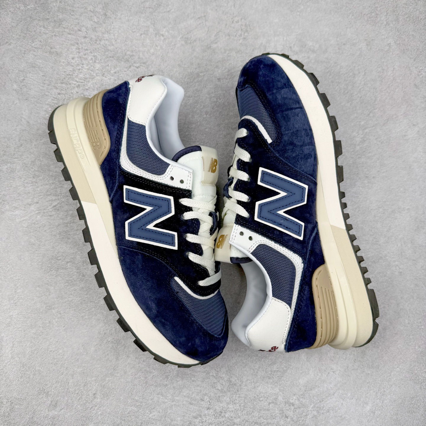 图片[3]-NB新百伦New Balance U574升级版系列低帮复古休闲运动慢跑鞋 新版NB574，妥妥美产既视感有木有。相较传统574，新版鞋跟及鞋面设计自带9系美产既视感！鞋面、内衬质感以及穿着体验更加！鞋型更流畅和饱满,鞋底增添了风格的多样化!底部升级橡胶颗粒大底,更防滑耐磨,上脚后感觉柔软且舒适。尺码：36 36.5 37.5 38 38.5 39.5 40 40.5 41.5 42 42.5 43 44 45-选品中心
