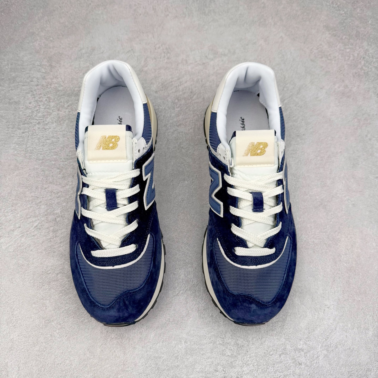 图片[2]-NB新百伦New Balance U574升级版系列低帮复古休闲运动慢跑鞋 新版NB574，妥妥美产既视感有木有。相较传统574，新版鞋跟及鞋面设计自带9系美产既视感！鞋面、内衬质感以及穿着体验更加！鞋型更流畅和饱满,鞋底增添了风格的多样化!底部升级橡胶颗粒大底,更防滑耐磨,上脚后感觉柔软且舒适。尺码：36 36.5 37.5 38 38.5 39.5 40 40.5 41.5 42 42.5 43 44 45-选品中心