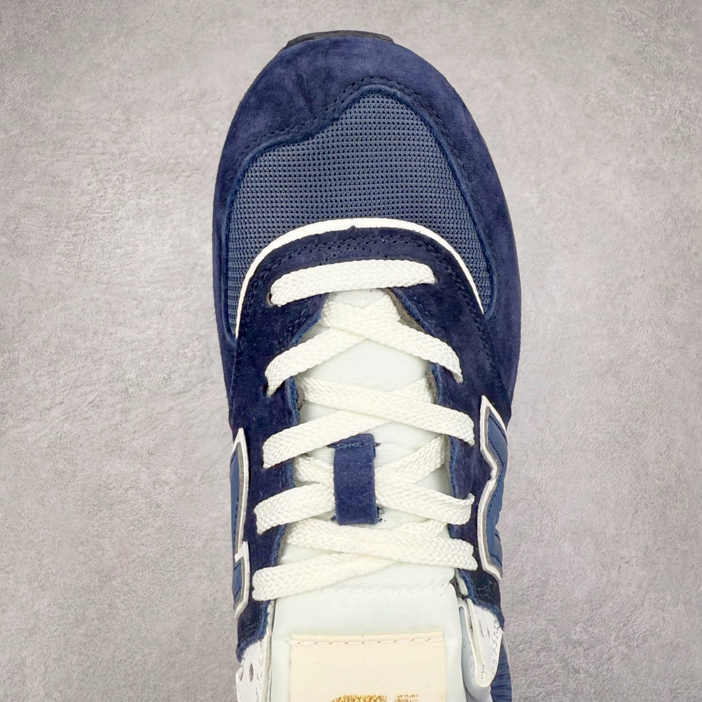 图片[4]-NB新百伦New Balance U574升级版系列低帮复古休闲运动慢跑鞋 新版NB574，妥妥美产既视感有木有。相较传统574，新版鞋跟及鞋面设计自带9系美产既视感！鞋面、内衬质感以及穿着体验更加！鞋型更流畅和饱满,鞋底增添了风格的多样化!底部升级橡胶颗粒大底,更防滑耐磨,上脚后感觉柔软且舒适。尺码：36 36.5 37.5 38 38.5 39.5 40 40.5 41.5 42 42.5 43 44 45-选品中心