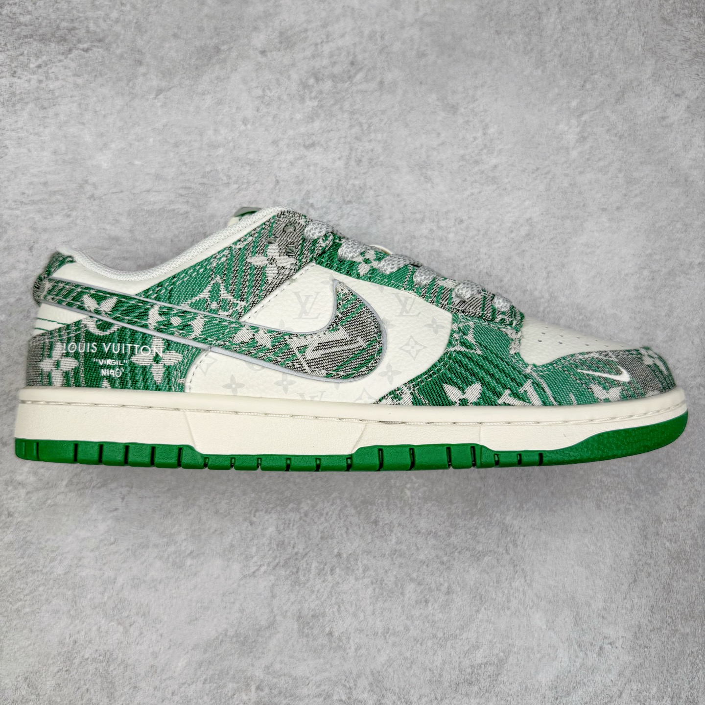 NK Dunk Low 定制配色 SC9772-811 大厂出品 极力推荐 原装头层材料 独家版型蒸餾加工帶來的是更好的视觉和脚感体验大厂纯原品质出货 清洁度 电绣工艺 皮料切割干净无任何毛边 细节完美 实拍调校N版已经零色差零失真 百分百还原实物色彩所见即所得 不存在货不对板色差等低级问题 选购参考实物拍摄 不混卖不参货 只用心做好货严格选品 承诺混一赔十 尺码：36 36.5 37.5 38 38.5 39 40 40.5 41 42 42.5 43 44 44.5 45-选品中心