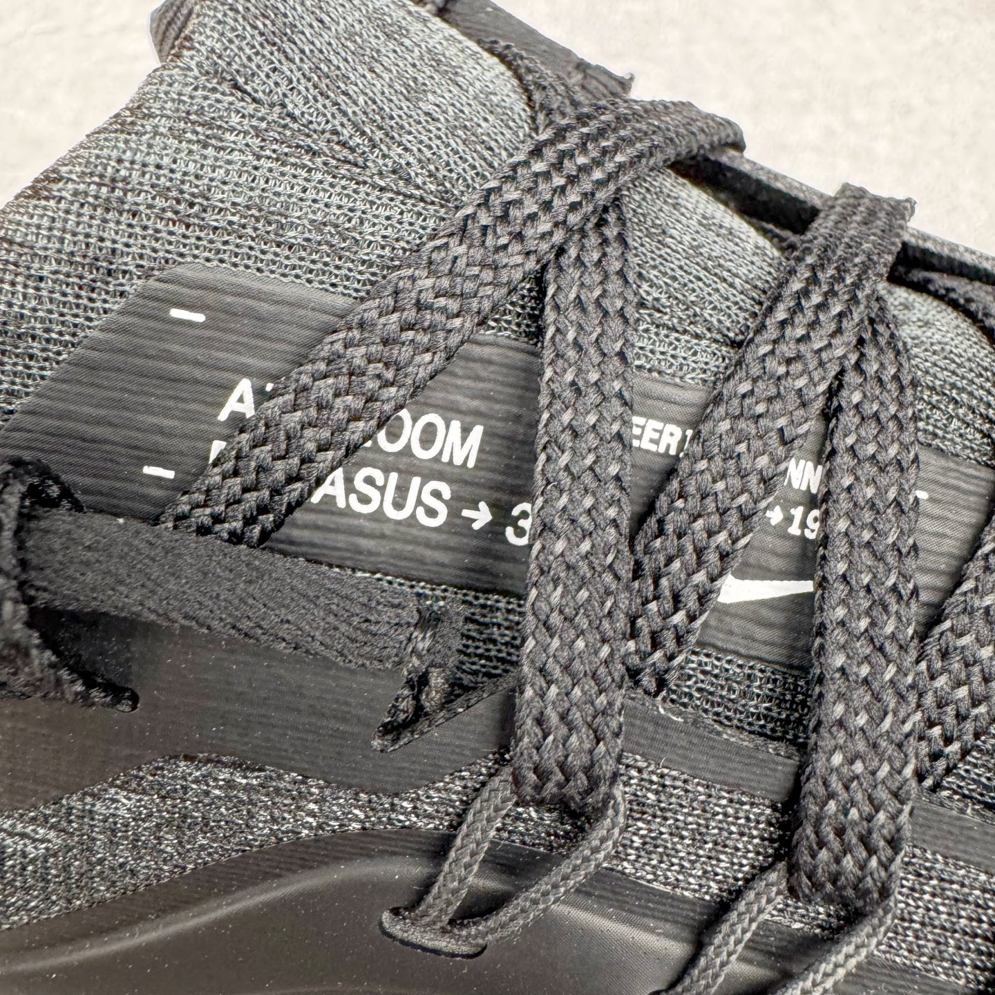 图片[14]-＃TG纯原 NK Pegasus 39 飞马39舒适低帮马拉松跑步鞋 黑白 DH4071-001 泰光Zp特供批次 市面唯一支持实战的跑鞋 原档案数据原厂网纱 正确高频花纹 前后掌内置Zoom Air气垫 原装MD大底 脚感完美还原 原盒原配 QC检验、钢印 俱全 原底科技 同步原版 脚感堪比Boost 实拍调校N版已经零色差零失真 百分百还原实物色彩所见即所得 不存在货不对板色差等低级问题 选购参考实物拍摄 不混卖不参货 只用心做好货严格选品 承诺混一赔十 尺码：36 36.5 37.5 38 38.5 39 40 40.5 41 42 42.5 43 44 44.5 45-选品中心