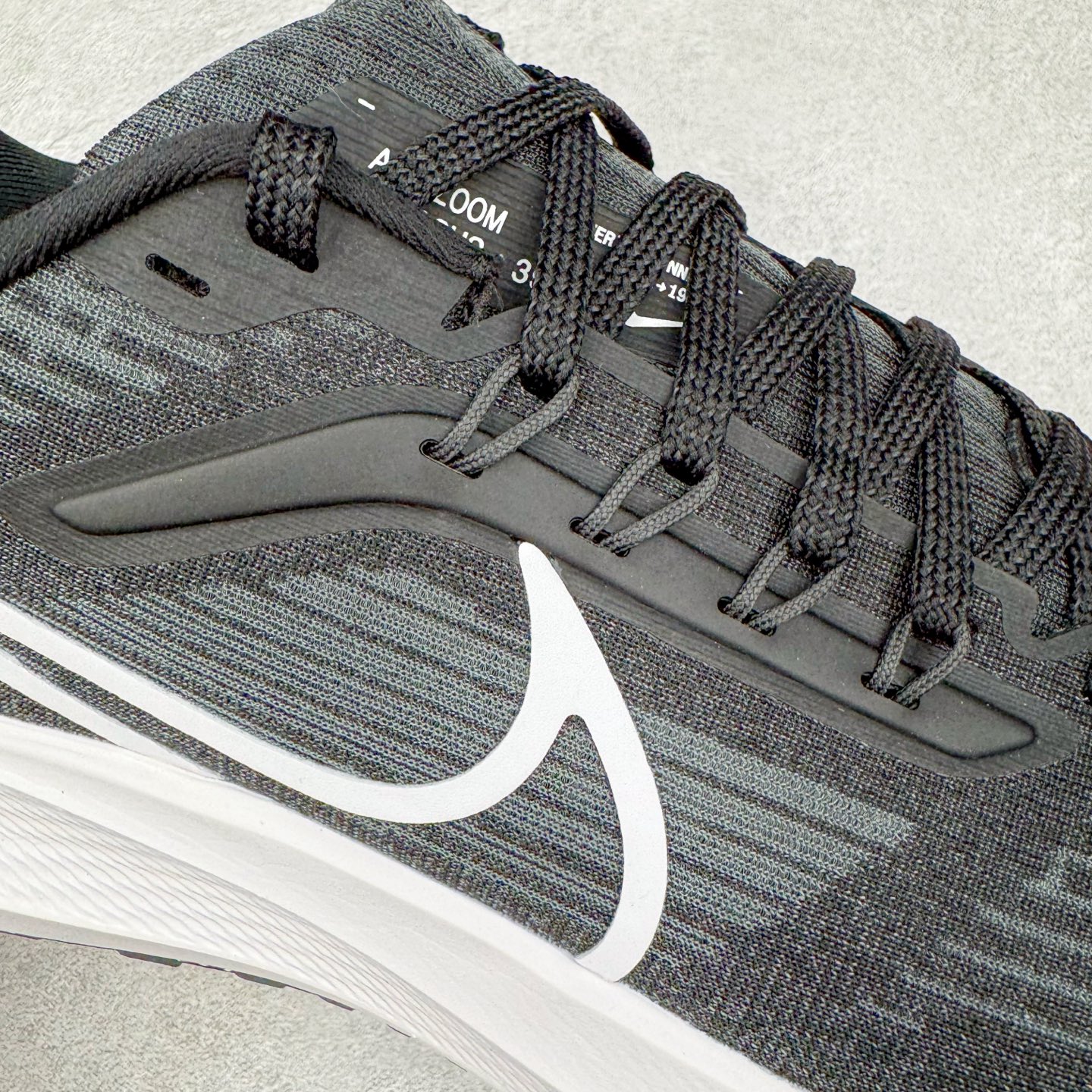 图片[16]-＃TG纯原 NK Pegasus 39 飞马39舒适低帮马拉松跑步鞋 黑白 DH4071-001 泰光Zp特供批次 市面唯一支持实战的跑鞋 原档案数据原厂网纱 正确高频花纹 前后掌内置Zoom Air气垫 原装MD大底 脚感完美还原 原盒原配 QC检验、钢印 俱全 原底科技 同步原版 脚感堪比Boost 实拍调校N版已经零色差零失真 百分百还原实物色彩所见即所得 不存在货不对板色差等低级问题 选购参考实物拍摄 不混卖不参货 只用心做好货严格选品 承诺混一赔十 尺码：36 36.5 37.5 38 38.5 39 40 40.5 41 42 42.5 43 44 44.5 45-选品中心