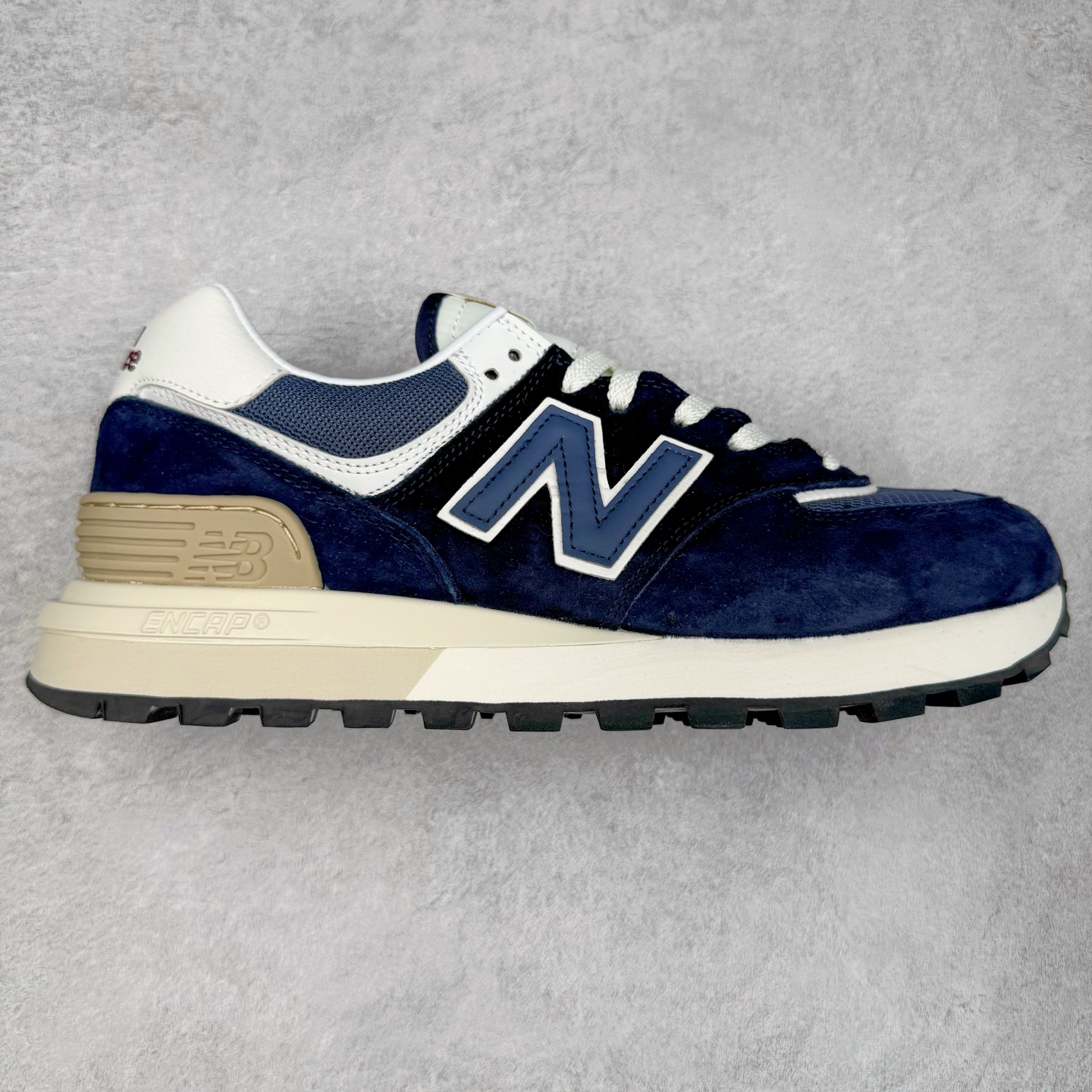 NB新百伦New Balance U574升级版系列低帮复古休闲运动慢跑鞋 新版NB574，妥妥美产既视感有木有。相较传统574，新版鞋跟及鞋面设计自带9系美产既视感！鞋面、内衬质感以及穿着体验更加！鞋型更流畅和饱满,鞋底增添了风格的多样化!底部升级橡胶颗粒大底,更防滑耐磨,上脚后感觉柔软且舒适。尺码：36 36.5 37.5 38 38.5 39.5 40 40.5 41.5 42 42.5 43 44 45-选品中心