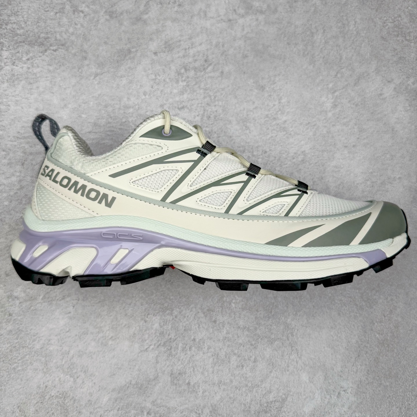 ＃纯原福利 Salomon 萨洛蒙 XT-6 复古机能户外跑鞋 这双XT-6 鞋面以锯齿状的包裹系统呈现 在黑色基底之下加入了各种色点缀 内嵌式的袜套设计与 Quicklace 系带系统一道 实现了立体包裹与精准贴合 结合 Contagrip 大底科技 让穿着者可以轻松驾驭户外与通勤下的任何运动生活场景 无缝鞋身户外随意纵横 颜值与脚感兼备 出街通勤 绝对非常吸睛 你值得拥有 尺码：36 36.5 37.5 38 38.5 39 40 40.5 41 42 42.5 43 44 44.5 45-选品中心