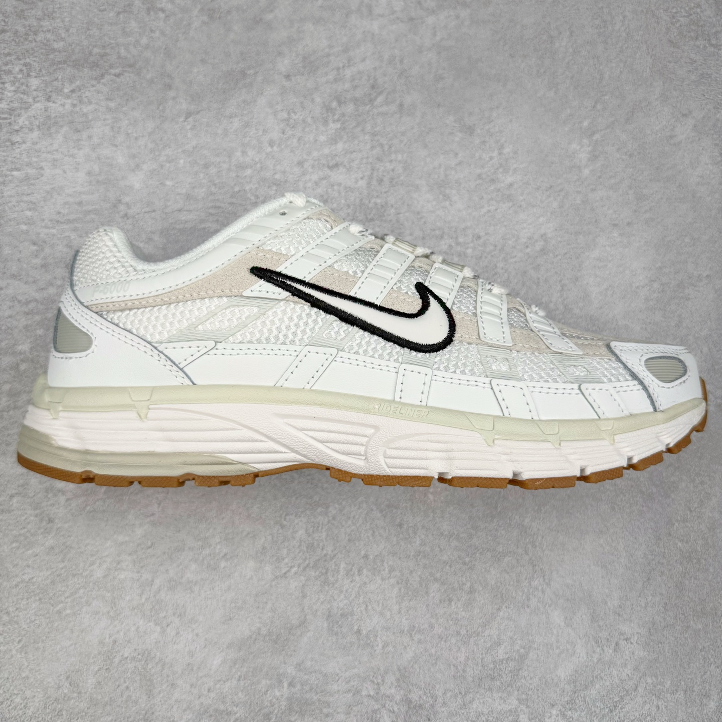 ＃A1 NK P-6000 系列低帮复古老爹风休闲运动舒适慢跑鞋 HF4898-121 购入原鞋原装纸板楦头开发 独家私模四层组合大底 市场唯一正确版本 良心定价 新配色陆续出货 进口三文治网面 融合 Pegasus 过往运动鞋设计 助力 21 世纪早期跑步运动跃升时尚新高度 采用透气网眼布、运动风格线条和耐穿覆面 兼具吸睛外观和舒适感受 中底泡绵以田径赛道为灵感 打造厚实设计 缔造出众缓震性能 尺码：36 36.5 37.5 38 38.5 39 40 40.5 41 42 42.5 43 44 44.5 45 46-选品中心