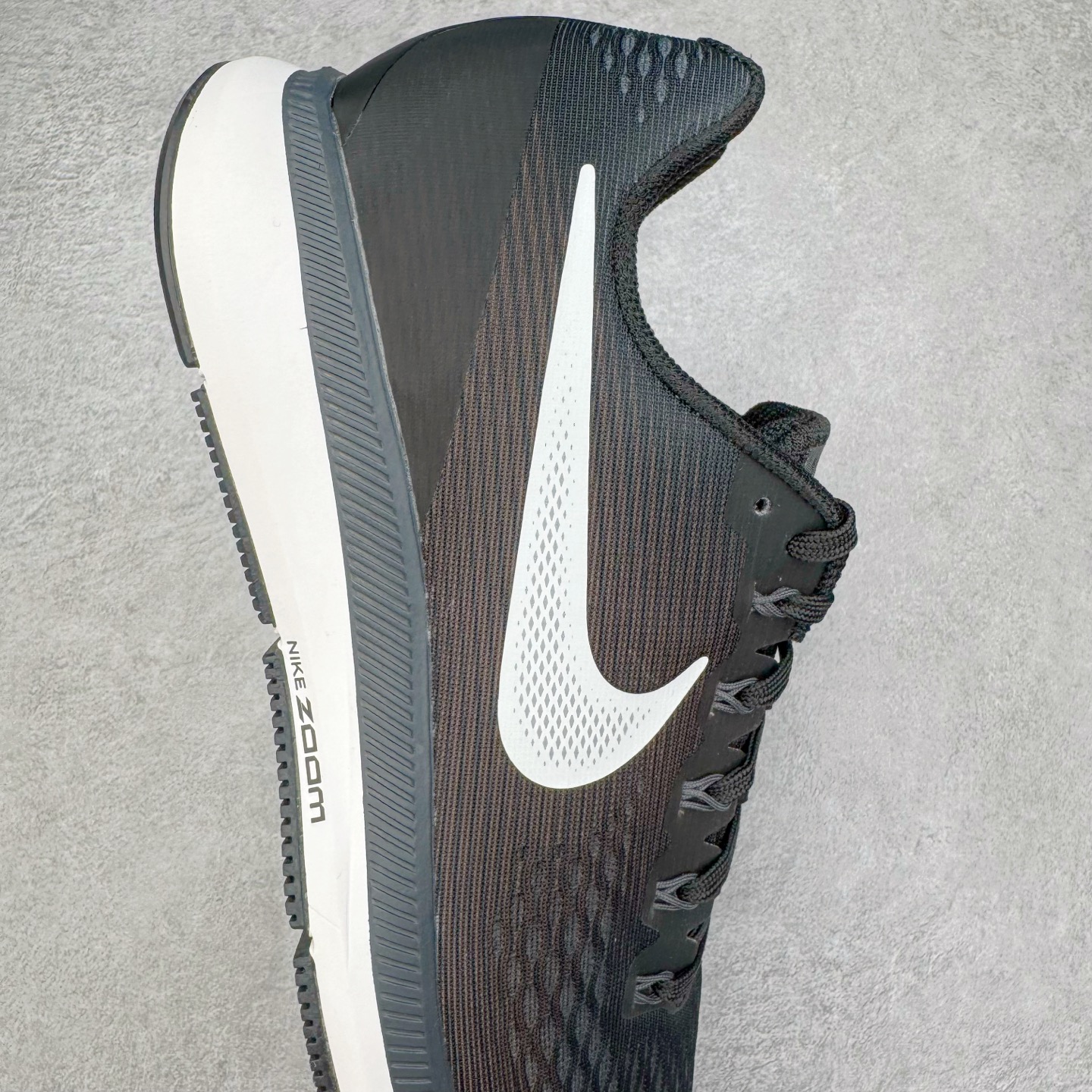 图片[6]-＃TG纯原 NK Pegasus 34 飞马34舒适低帮马拉松跑步鞋 黑白 880555-001 泰光Zp特供批次 市面唯一支持实战的跑鞋 原档案数据原厂网纱 正确高频花纹 前后掌内置Zoom Air气垫 原装MD大底 脚感完美还原 原盒原配 QC检验、钢印 俱全 原底科技 同步原版 脚感堪比Boost 实拍调校N版已经零色差零失真 百分百还原实物色彩所见即所得 不存在货不对板色差等低级问题 选购参考实物拍摄 不混卖不参货 只用心做好货严格选品 承诺混一赔十 尺码：36 36.5 37.5 38 38.5 39 40 40.5 41 42 42.5 43 44 44.5 45-选品中心