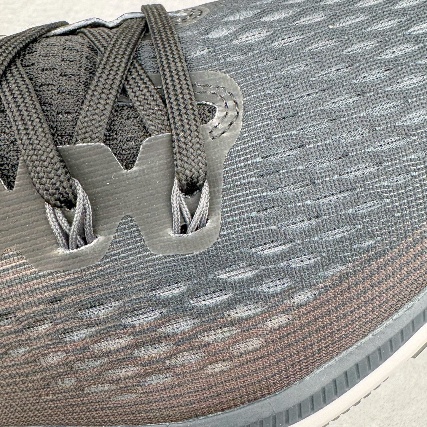 图片[16]-＃TG纯原 NK Pegasus 34 飞马34舒适低帮马拉松跑步鞋 黑白 880555-001 泰光Zp特供批次 市面唯一支持实战的跑鞋 原档案数据原厂网纱 正确高频花纹 前后掌内置Zoom Air气垫 原装MD大底 脚感完美还原 原盒原配 QC检验、钢印 俱全 原底科技 同步原版 脚感堪比Boost 实拍调校N版已经零色差零失真 百分百还原实物色彩所见即所得 不存在货不对板色差等低级问题 选购参考实物拍摄 不混卖不参货 只用心做好货严格选品 承诺混一赔十 尺码：36 36.5 37.5 38 38.5 39 40 40.5 41 42 42.5 43 44 44.5 45-选品中心