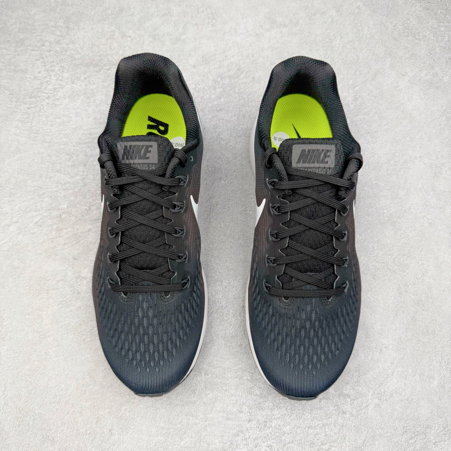 图片[2]-＃TG纯原 NK Pegasus 34 飞马34舒适低帮马拉松跑步鞋 黑白 880555-001 泰光Zp特供批次 市面唯一支持实战的跑鞋 原档案数据原厂网纱 正确高频花纹 前后掌内置Zoom Air气垫 原装MD大底 脚感完美还原 原盒原配 QC检验、钢印 俱全 原底科技 同步原版 脚感堪比Boost 实拍调校N版已经零色差零失真 百分百还原实物色彩所见即所得 不存在货不对板色差等低级问题 选购参考实物拍摄 不混卖不参货 只用心做好货严格选品 承诺混一赔十 尺码：36 36.5 37.5 38 38.5 39 40 40.5 41 42 42.5 43 44 44.5 45-选品中心