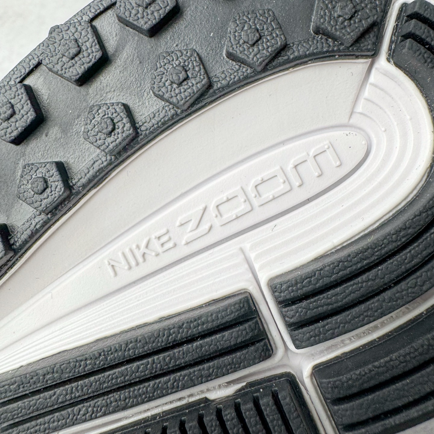 图片[18]-＃TG纯原 NK Pegasus 34 飞马34舒适低帮马拉松跑步鞋 黑白 880555-001 泰光Zp特供批次 市面唯一支持实战的跑鞋 原档案数据原厂网纱 正确高频花纹 前后掌内置Zoom Air气垫 原装MD大底 脚感完美还原 原盒原配 QC检验、钢印 俱全 原底科技 同步原版 脚感堪比Boost 实拍调校N版已经零色差零失真 百分百还原实物色彩所见即所得 不存在货不对板色差等低级问题 选购参考实物拍摄 不混卖不参货 只用心做好货严格选品 承诺混一赔十 尺码：36 36.5 37.5 38 38.5 39 40 40.5 41 42 42.5 43 44 44.5 45-选品中心