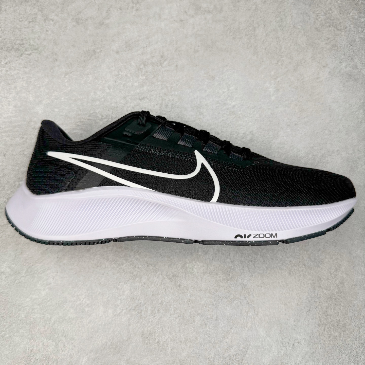 ＃TG纯原 NK Pegasus 38 飞马38舒适低帮马拉松跑步鞋 黑白 CW7356-002 泰光Zp特供批次 市面唯一支持实战的跑鞋 原档案数据原厂网纱 正确高频花纹 前后掌内置Zoom Air气垫 原装MD大底 脚感完美还原 原盒原配 QC检验、钢印 俱全 原底科技 同步原版 脚感堪比Boost 实拍调校N版已经零色差零失真 百分百还原实物色彩所见即所得 不存在货不对板色差等低级问题 选购参考实物拍摄 不混卖不参货 只用心做好货严格选品 承诺混一赔十 尺码：36 36.5 37.5 38 38.5 39 40 40.5 41 42 42.5 43 44 44.5 45-选品中心