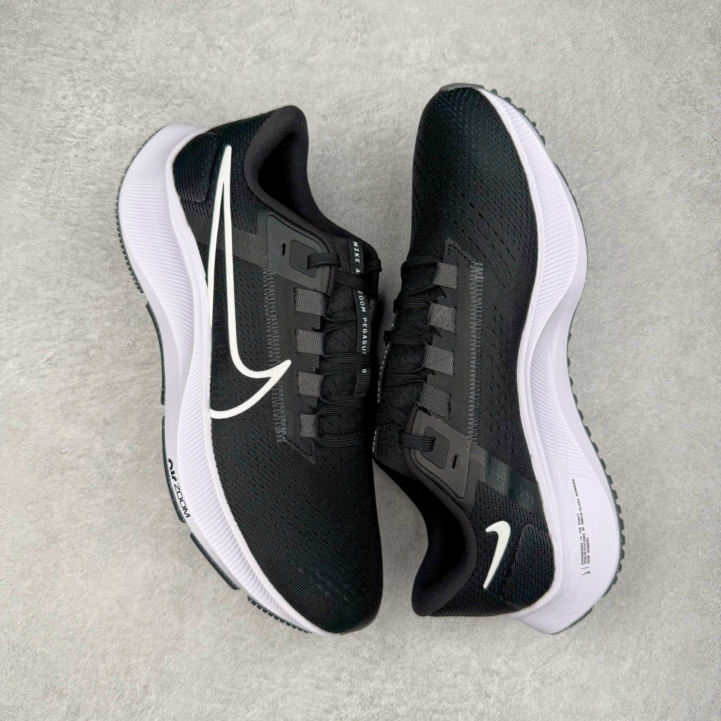 图片[3]-＃TG纯原 NK Pegasus 38 飞马38舒适低帮马拉松跑步鞋 黑白 CW7356-002 泰光Zp特供批次 市面唯一支持实战的跑鞋 原档案数据原厂网纱 正确高频花纹 前后掌内置Zoom Air气垫 原装MD大底 脚感完美还原 原盒原配 QC检验、钢印 俱全 原底科技 同步原版 脚感堪比Boost 实拍调校N版已经零色差零失真 百分百还原实物色彩所见即所得 不存在货不对板色差等低级问题 选购参考实物拍摄 不混卖不参货 只用心做好货严格选品 承诺混一赔十 尺码：36 36.5 37.5 38 38.5 39 40 40.5 41 42 42.5 43 44 44.5 45-选品中心