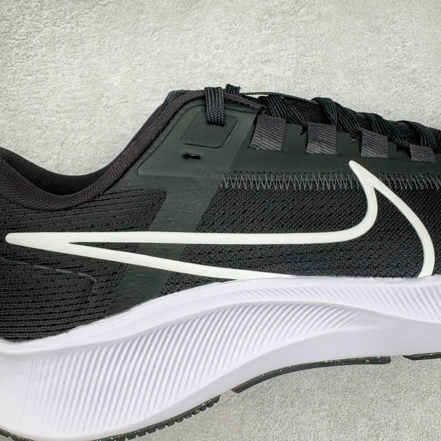 图片[16]-＃TG纯原 NK Pegasus 38 飞马38舒适低帮马拉松跑步鞋 黑白 CW7356-002 泰光Zp特供批次 市面唯一支持实战的跑鞋 原档案数据原厂网纱 正确高频花纹 前后掌内置Zoom Air气垫 原装MD大底 脚感完美还原 原盒原配 QC检验、钢印 俱全 原底科技 同步原版 脚感堪比Boost 实拍调校N版已经零色差零失真 百分百还原实物色彩所见即所得 不存在货不对板色差等低级问题 选购参考实物拍摄 不混卖不参货 只用心做好货严格选品 承诺混一赔十 尺码：36 36.5 37.5 38 38.5 39 40 40.5 41 42 42.5 43 44 44.5 45-选品中心