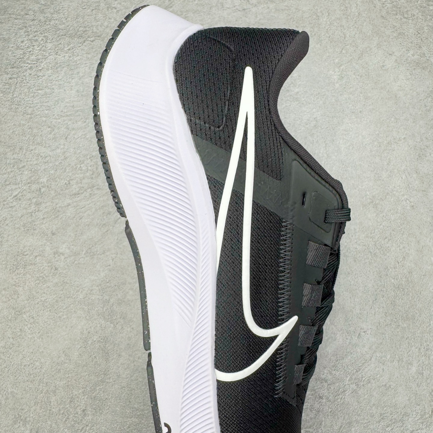 图片[6]-＃TG纯原 NK Pegasus 38 飞马38舒适低帮马拉松跑步鞋 黑白 CW7356-002 泰光Zp特供批次 市面唯一支持实战的跑鞋 原档案数据原厂网纱 正确高频花纹 前后掌内置Zoom Air气垫 原装MD大底 脚感完美还原 原盒原配 QC检验、钢印 俱全 原底科技 同步原版 脚感堪比Boost 实拍调校N版已经零色差零失真 百分百还原实物色彩所见即所得 不存在货不对板色差等低级问题 选购参考实物拍摄 不混卖不参货 只用心做好货严格选品 承诺混一赔十 尺码：36 36.5 37.5 38 38.5 39 40 40.5 41 42 42.5 43 44 44.5 45-选品中心