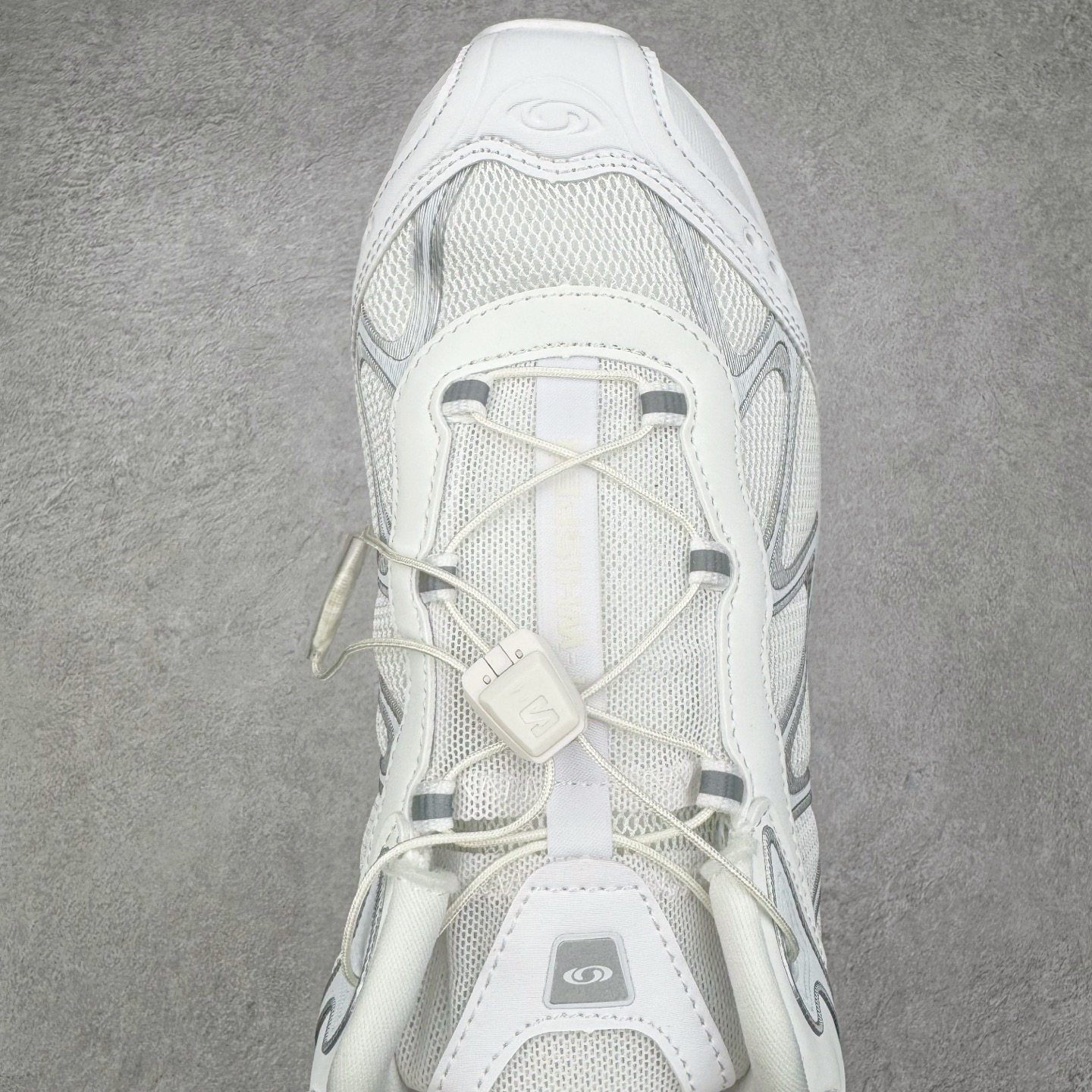 图片[4]-＃GX SALOMON XT-WHISPER 萨洛蒙圆头防滑耐磨低帮休闲越野训练城市通勤跑步鞋 男女同款 浅棕色 纯原外贸平台特供订单 耗时半年巨作 全套原纸板楦头开发 原厂特供网布配套加持 确保原汁原味 完美呈现版型 原档数据独家私模五层组合大底 男女鞋同步官方开发至46.5 原装Ortholite轻量化鞋垫 中底布带钢印编号 原厂TPU锁扣 进口港宝加持 后跟自然饱满 还原公司包裹性 鞋面以“锯齿”状的包裹系统呈现 在基色底之下加入了各种色点缀 将公司的最新技术和时尚前卫的造型融入耐用的长跑款式中 鞋面由 TPU 薄膜制成 并焊接在高耐磨网眼上 使其既时尚又坚固 由 ACS底盘支撑 可增强稳定性和支撑力 以及由橡胶凸耳 Contragrip外底覆盖的 EVA 缓冲中底 旨在应对崎岖的地形 鞋舌上的彩色Salomon 标签、Quicklace 系统以及鞋头、鞋舌和鞋跟上的附加品牌使细节更加完美 让穿着者可以轻松驾驭户外与通勤下的任何运动生活场景 无缝鞋身户外随意纵横 颜值与脚感兼备 出街通勤 绝对非常吸睛 你值得拥有 尺码：36 36.5 37.5 38 38.5 39 40 40.5 41 42 42.5 43 44 44.5 45 46 46.5 注意：偏小1码-选品中心