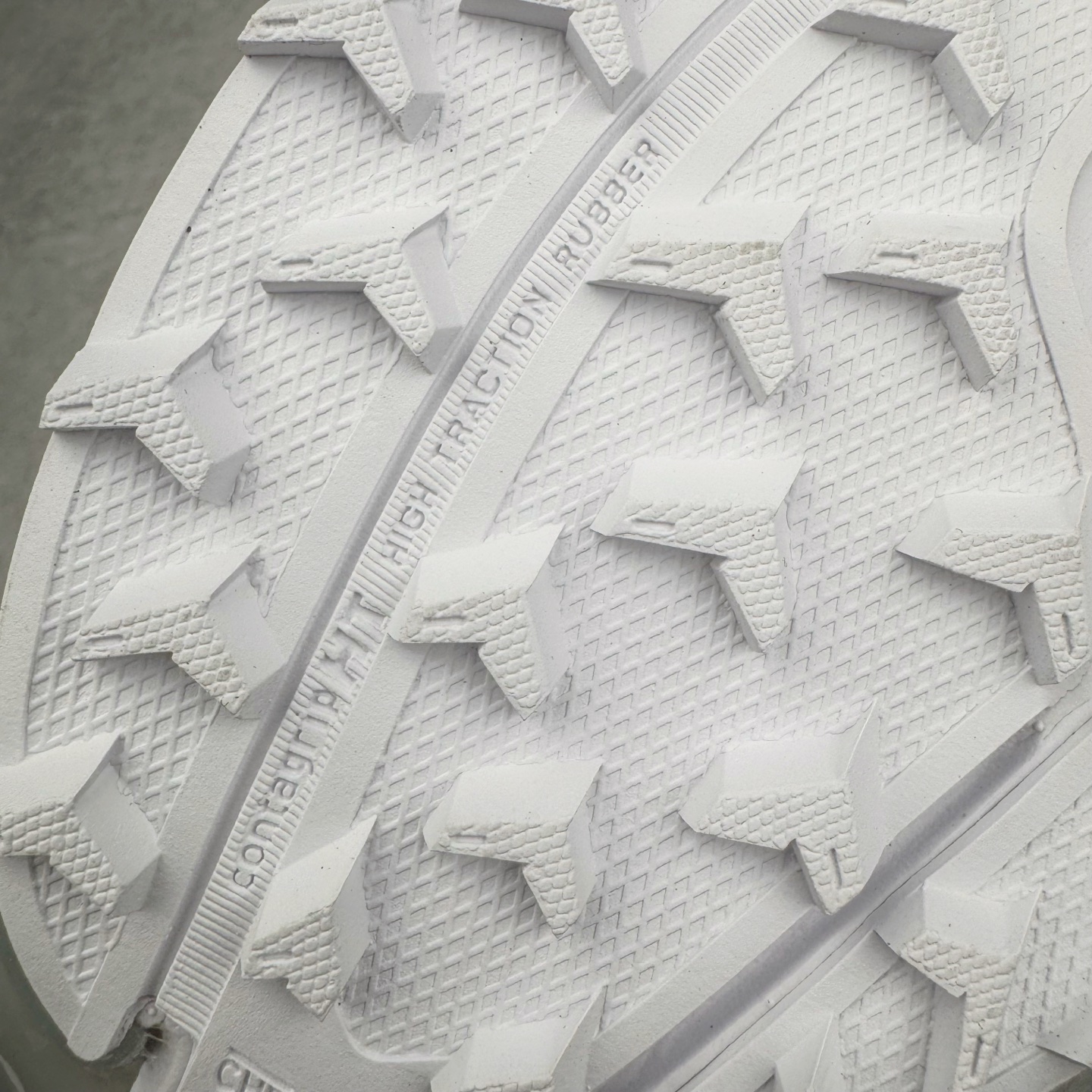 图片[18]-＃GX SALOMON XT-WHISPER 萨洛蒙圆头防滑耐磨低帮休闲越野训练城市通勤跑步鞋 男女同款 浅棕色 纯原外贸平台特供订单 耗时半年巨作 全套原纸板楦头开发 原厂特供网布配套加持 确保原汁原味 完美呈现版型 原档数据独家私模五层组合大底 男女鞋同步官方开发至46.5 原装Ortholite轻量化鞋垫 中底布带钢印编号 原厂TPU锁扣 进口港宝加持 后跟自然饱满 还原公司包裹性 鞋面以“锯齿”状的包裹系统呈现 在基色底之下加入了各种色点缀 将公司的最新技术和时尚前卫的造型融入耐用的长跑款式中 鞋面由 TPU 薄膜制成 并焊接在高耐磨网眼上 使其既时尚又坚固 由 ACS底盘支撑 可增强稳定性和支撑力 以及由橡胶凸耳 Contragrip外底覆盖的 EVA 缓冲中底 旨在应对崎岖的地形 鞋舌上的彩色Salomon 标签、Quicklace 系统以及鞋头、鞋舌和鞋跟上的附加品牌使细节更加完美 让穿着者可以轻松驾驭户外与通勤下的任何运动生活场景 无缝鞋身户外随意纵横 颜值与脚感兼备 出街通勤 绝对非常吸睛 你值得拥有 尺码：36 36.5 37.5 38 38.5 39 40 40.5 41 42 42.5 43 44 44.5 45 46 46.5 注意：偏小1码-选品中心