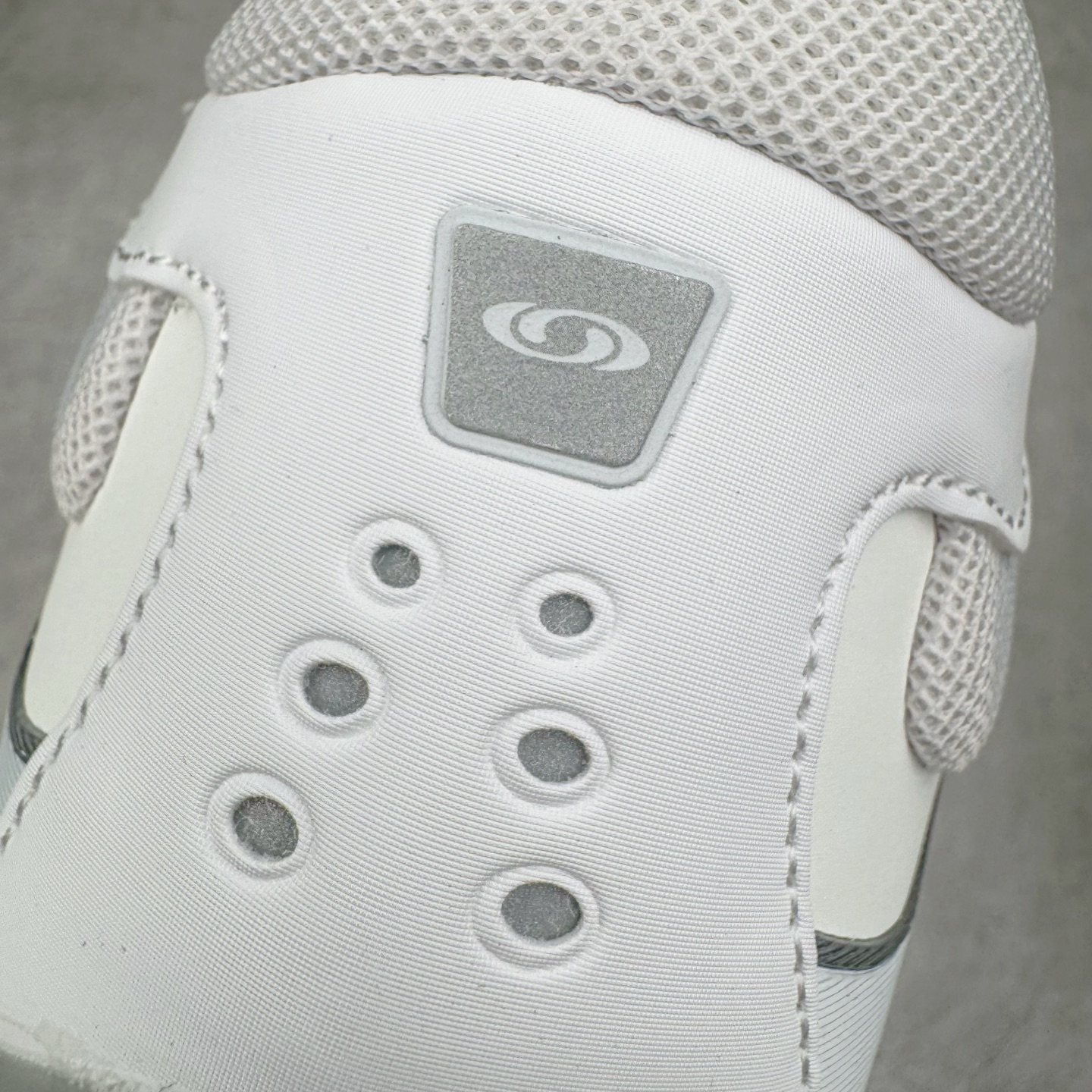 图片[14]-＃GX SALOMON XT-WHISPER 萨洛蒙圆头防滑耐磨低帮休闲越野训练城市通勤跑步鞋 男女同款 浅棕色 纯原外贸平台特供订单 耗时半年巨作 全套原纸板楦头开发 原厂特供网布配套加持 确保原汁原味 完美呈现版型 原档数据独家私模五层组合大底 男女鞋同步官方开发至46.5 原装Ortholite轻量化鞋垫 中底布带钢印编号 原厂TPU锁扣 进口港宝加持 后跟自然饱满 还原公司包裹性 鞋面以“锯齿”状的包裹系统呈现 在基色底之下加入了各种色点缀 将公司的最新技术和时尚前卫的造型融入耐用的长跑款式中 鞋面由 TPU 薄膜制成 并焊接在高耐磨网眼上 使其既时尚又坚固 由 ACS底盘支撑 可增强稳定性和支撑力 以及由橡胶凸耳 Contragrip外底覆盖的 EVA 缓冲中底 旨在应对崎岖的地形 鞋舌上的彩色Salomon 标签、Quicklace 系统以及鞋头、鞋舌和鞋跟上的附加品牌使细节更加完美 让穿着者可以轻松驾驭户外与通勤下的任何运动生活场景 无缝鞋身户外随意纵横 颜值与脚感兼备 出街通勤 绝对非常吸睛 你值得拥有 尺码：36 36.5 37.5 38 38.5 39 40 40.5 41 42 42.5 43 44 44.5 45 46 46.5 注意：偏小1码-选品中心