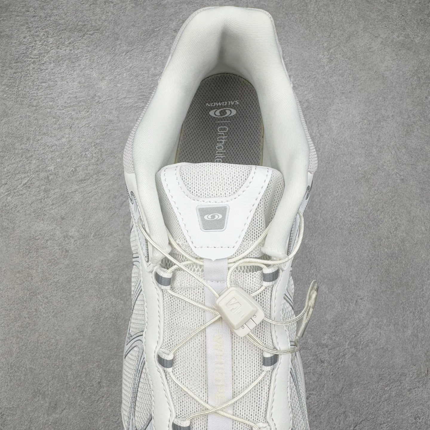 图片[5]-＃GX SALOMON XT-WHISPER 萨洛蒙圆头防滑耐磨低帮休闲越野训练城市通勤跑步鞋 男女同款 浅棕色 纯原外贸平台特供订单 耗时半年巨作 全套原纸板楦头开发 原厂特供网布配套加持 确保原汁原味 完美呈现版型 原档数据独家私模五层组合大底 男女鞋同步官方开发至46.5 原装Ortholite轻量化鞋垫 中底布带钢印编号 原厂TPU锁扣 进口港宝加持 后跟自然饱满 还原公司包裹性 鞋面以“锯齿”状的包裹系统呈现 在基色底之下加入了各种色点缀 将公司的最新技术和时尚前卫的造型融入耐用的长跑款式中 鞋面由 TPU 薄膜制成 并焊接在高耐磨网眼上 使其既时尚又坚固 由 ACS底盘支撑 可增强稳定性和支撑力 以及由橡胶凸耳 Contragrip外底覆盖的 EVA 缓冲中底 旨在应对崎岖的地形 鞋舌上的彩色Salomon 标签、Quicklace 系统以及鞋头、鞋舌和鞋跟上的附加品牌使细节更加完美 让穿着者可以轻松驾驭户外与通勤下的任何运动生活场景 无缝鞋身户外随意纵横 颜值与脚感兼备 出街通勤 绝对非常吸睛 你值得拥有 尺码：36 36.5 37.5 38 38.5 39 40 40.5 41 42 42.5 43 44 44.5 45 46 46.5 注意：偏小1码-选品中心