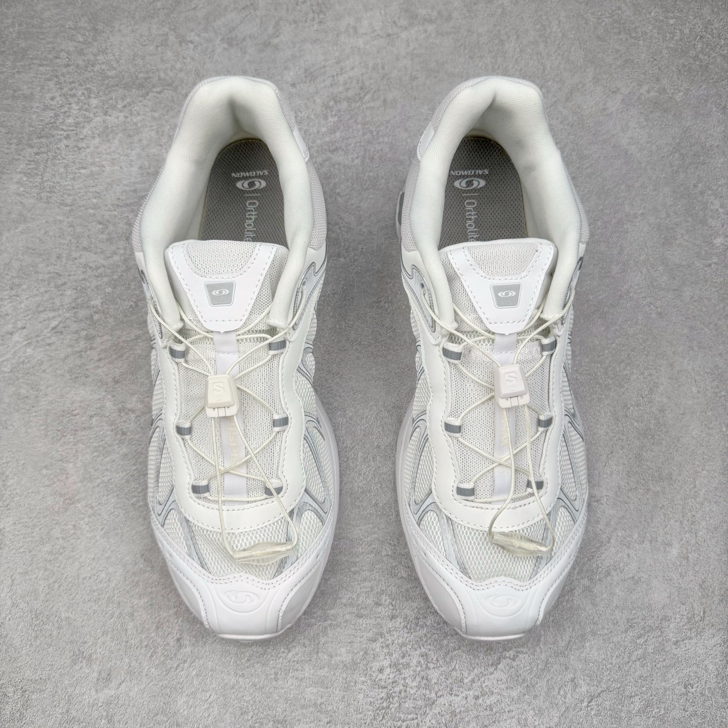 图片[2]-＃GX SALOMON XT-WHISPER 萨洛蒙圆头防滑耐磨低帮休闲越野训练城市通勤跑步鞋 男女同款 浅棕色 纯原外贸平台特供订单 耗时半年巨作 全套原纸板楦头开发 原厂特供网布配套加持 确保原汁原味 完美呈现版型 原档数据独家私模五层组合大底 男女鞋同步官方开发至46.5 原装Ortholite轻量化鞋垫 中底布带钢印编号 原厂TPU锁扣 进口港宝加持 后跟自然饱满 还原公司包裹性 鞋面以“锯齿”状的包裹系统呈现 在基色底之下加入了各种色点缀 将公司的最新技术和时尚前卫的造型融入耐用的长跑款式中 鞋面由 TPU 薄膜制成 并焊接在高耐磨网眼上 使其既时尚又坚固 由 ACS底盘支撑 可增强稳定性和支撑力 以及由橡胶凸耳 Contragrip外底覆盖的 EVA 缓冲中底 旨在应对崎岖的地形 鞋舌上的彩色Salomon 标签、Quicklace 系统以及鞋头、鞋舌和鞋跟上的附加品牌使细节更加完美 让穿着者可以轻松驾驭户外与通勤下的任何运动生活场景 无缝鞋身户外随意纵横 颜值与脚感兼备 出街通勤 绝对非常吸睛 你值得拥有 尺码：36 36.5 37.5 38 38.5 39 40 40.5 41 42 42.5 43 44 44.5 45 46 46.5 注意：偏小1码-选品中心