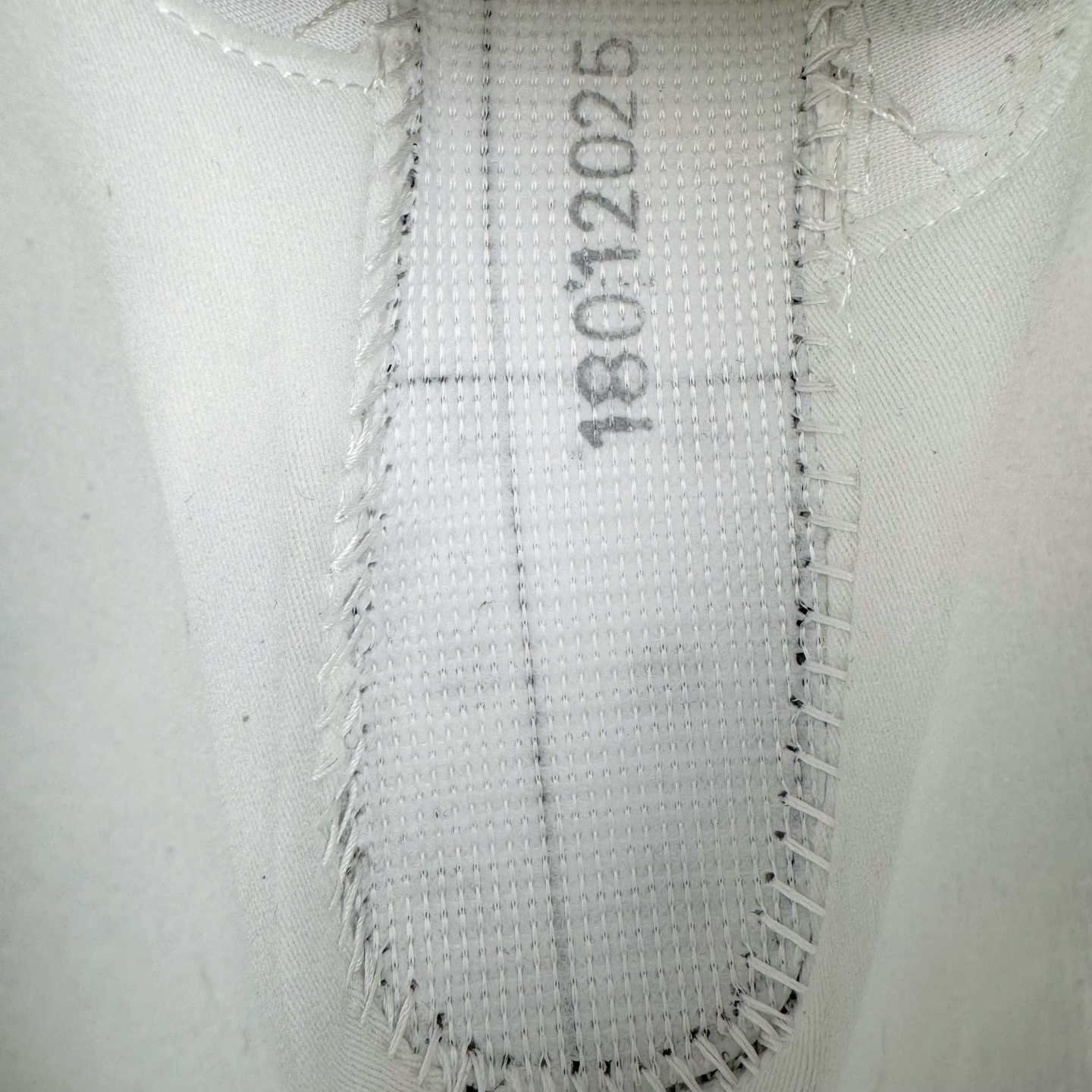 图片[10]-＃GX SALOMON XT-WHISPER 萨洛蒙圆头防滑耐磨低帮休闲越野训练城市通勤跑步鞋 男女同款 浅棕色 纯原外贸平台特供订单 耗时半年巨作 全套原纸板楦头开发 原厂特供网布配套加持 确保原汁原味 完美呈现版型 原档数据独家私模五层组合大底 男女鞋同步官方开发至46.5 原装Ortholite轻量化鞋垫 中底布带钢印编号 原厂TPU锁扣 进口港宝加持 后跟自然饱满 还原公司包裹性 鞋面以“锯齿”状的包裹系统呈现 在基色底之下加入了各种色点缀 将公司的最新技术和时尚前卫的造型融入耐用的长跑款式中 鞋面由 TPU 薄膜制成 并焊接在高耐磨网眼上 使其既时尚又坚固 由 ACS底盘支撑 可增强稳定性和支撑力 以及由橡胶凸耳 Contragrip外底覆盖的 EVA 缓冲中底 旨在应对崎岖的地形 鞋舌上的彩色Salomon 标签、Quicklace 系统以及鞋头、鞋舌和鞋跟上的附加品牌使细节更加完美 让穿着者可以轻松驾驭户外与通勤下的任何运动生活场景 无缝鞋身户外随意纵横 颜值与脚感兼备 出街通勤 绝对非常吸睛 你值得拥有 尺码：36 36.5 37.5 38 38.5 39 40 40.5 41 42 42.5 43 44 44.5 45 46 46.5 注意：偏小1码-选品中心