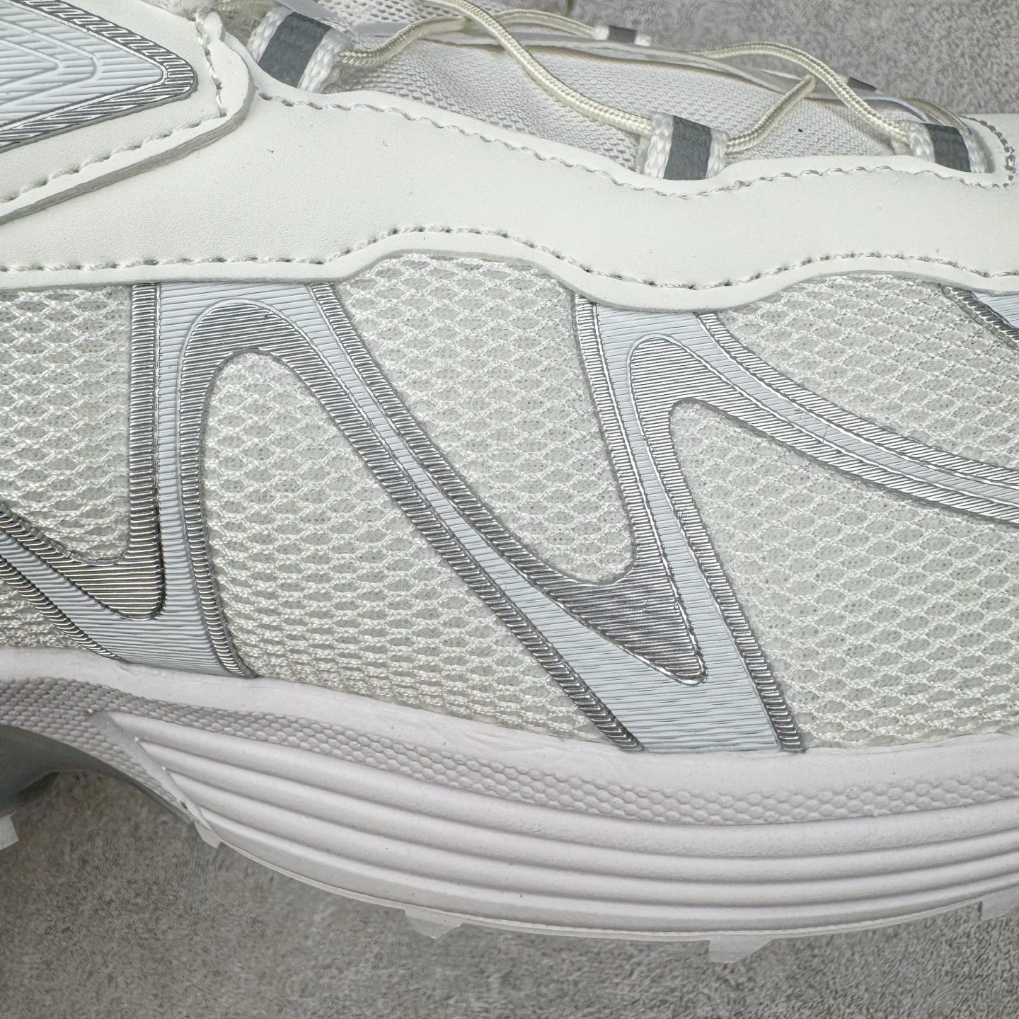 图片[16]-＃GX SALOMON XT-WHISPER 萨洛蒙圆头防滑耐磨低帮休闲越野训练城市通勤跑步鞋 男女同款 浅棕色 纯原外贸平台特供订单 耗时半年巨作 全套原纸板楦头开发 原厂特供网布配套加持 确保原汁原味 完美呈现版型 原档数据独家私模五层组合大底 男女鞋同步官方开发至46.5 原装Ortholite轻量化鞋垫 中底布带钢印编号 原厂TPU锁扣 进口港宝加持 后跟自然饱满 还原公司包裹性 鞋面以“锯齿”状的包裹系统呈现 在基色底之下加入了各种色点缀 将公司的最新技术和时尚前卫的造型融入耐用的长跑款式中 鞋面由 TPU 薄膜制成 并焊接在高耐磨网眼上 使其既时尚又坚固 由 ACS底盘支撑 可增强稳定性和支撑力 以及由橡胶凸耳 Contragrip外底覆盖的 EVA 缓冲中底 旨在应对崎岖的地形 鞋舌上的彩色Salomon 标签、Quicklace 系统以及鞋头、鞋舌和鞋跟上的附加品牌使细节更加完美 让穿着者可以轻松驾驭户外与通勤下的任何运动生活场景 无缝鞋身户外随意纵横 颜值与脚感兼备 出街通勤 绝对非常吸睛 你值得拥有 尺码：36 36.5 37.5 38 38.5 39 40 40.5 41 42 42.5 43 44 44.5 45 46 46.5 注意：偏小1码-选品中心