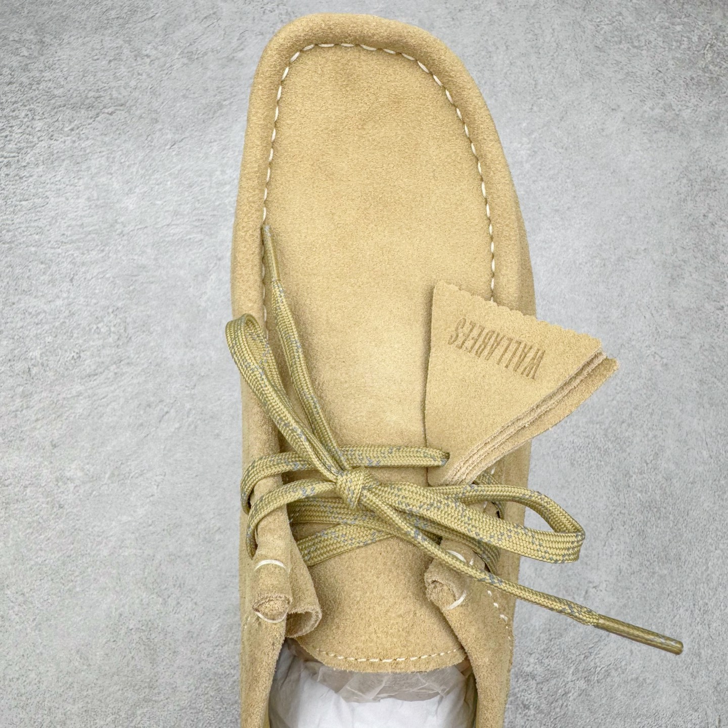 图片[4]-＃GD广顶 Clarks Originals WALLABEE 其乐时尚复古休闲鞋袋鼠鞋GTX男款时尚复古休闲鞋 Clarks的故事起源于1825年的英格兰南部萨默塞特郡，创始人Cyrus Clark和James Clark使用羊皮打造了一双拖鞋，这在当时是开创性的突破。融合创新和近200年的精湛工艺，这一点仍然是Clarks现在坚持的核心。一如既往，每双鞋都源自手工雕刻的木制鞋楦，先进的工艺、技术和现代材质，让我们能够打造更加精湛完美的“定制感”精品鞋履。1883年，Clarks 超前提出“HYGIENIC健康鞋”的理念，鞋款设计从人体工学角度出发，引领了整个制鞋行业的变革。1950年，Clarks迎来又一个里程碑式的发展—家族第四代成员Nathan Clark 设计创造了史上第一双沙漠靴DesertBoot，也代表着Clarks Originals 的正式诞生。自此，原创•个性•复古的三大DNA注定Clarks Originals 会成为鞋履界一个别样精彩的故事。实拍调校N版已经零色差零失真 百分百还原实物色彩所见即所得 不存在货不对板色差等低级问题 选购参考实物拍摄 不混卖不参货 只用心做好货严格选品 承诺混一赔十 尺码：36 36.5 37.5 38 38.5 39 40 40.5 41 42 42.5 43 44 44.5 45-选品中心