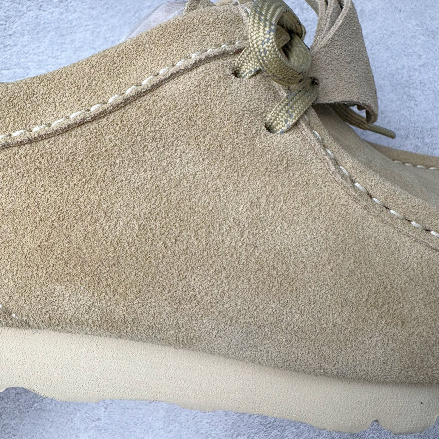 图片[18]-＃GD广顶 Clarks Originals WALLABEE 其乐时尚复古休闲鞋袋鼠鞋GTX男款时尚复古休闲鞋 Clarks的故事起源于1825年的英格兰南部萨默塞特郡，创始人Cyrus Clark和James Clark使用羊皮打造了一双拖鞋，这在当时是开创性的突破。融合创新和近200年的精湛工艺，这一点仍然是Clarks现在坚持的核心。一如既往，每双鞋都源自手工雕刻的木制鞋楦，先进的工艺、技术和现代材质，让我们能够打造更加精湛完美的“定制感”精品鞋履。1883年，Clarks 超前提出“HYGIENIC健康鞋”的理念，鞋款设计从人体工学角度出发，引领了整个制鞋行业的变革。1950年，Clarks迎来又一个里程碑式的发展—家族第四代成员Nathan Clark 设计创造了史上第一双沙漠靴DesertBoot，也代表着Clarks Originals 的正式诞生。自此，原创•个性•复古的三大DNA注定Clarks Originals 会成为鞋履界一个别样精彩的故事。实拍调校N版已经零色差零失真 百分百还原实物色彩所见即所得 不存在货不对板色差等低级问题 选购参考实物拍摄 不混卖不参货 只用心做好货严格选品 承诺混一赔十 尺码：36 36.5 37.5 38 38.5 39 40 40.5 41 42 42.5 43 44 44.5 45-选品中心