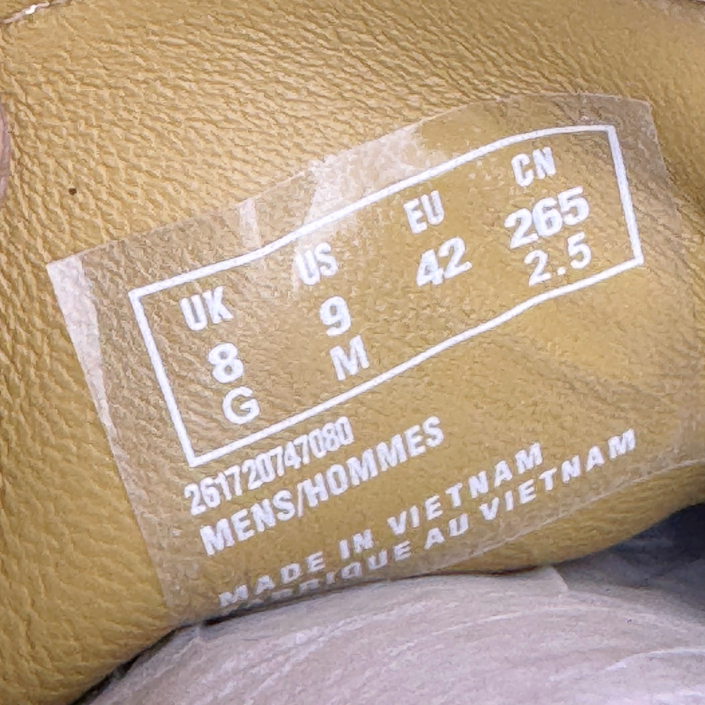 图片[13]-＃GD广顶 Clarks Originals WALLABEE 其乐时尚复古休闲鞋袋鼠鞋GTX男款时尚复古休闲鞋 Clarks的故事起源于1825年的英格兰南部萨默塞特郡，创始人Cyrus Clark和James Clark使用羊皮打造了一双拖鞋，这在当时是开创性的突破。融合创新和近200年的精湛工艺，这一点仍然是Clarks现在坚持的核心。一如既往，每双鞋都源自手工雕刻的木制鞋楦，先进的工艺、技术和现代材质，让我们能够打造更加精湛完美的“定制感”精品鞋履。1883年，Clarks 超前提出“HYGIENIC健康鞋”的理念，鞋款设计从人体工学角度出发，引领了整个制鞋行业的变革。1950年，Clarks迎来又一个里程碑式的发展—家族第四代成员Nathan Clark 设计创造了史上第一双沙漠靴DesertBoot，也代表着Clarks Originals 的正式诞生。自此，原创•个性•复古的三大DNA注定Clarks Originals 会成为鞋履界一个别样精彩的故事。实拍调校N版已经零色差零失真 百分百还原实物色彩所见即所得 不存在货不对板色差等低级问题 选购参考实物拍摄 不混卖不参货 只用心做好货严格选品 承诺混一赔十 尺码：36 36.5 37.5 38 38.5 39 40 40.5 41 42 42.5 43 44 44.5 45-选品中心