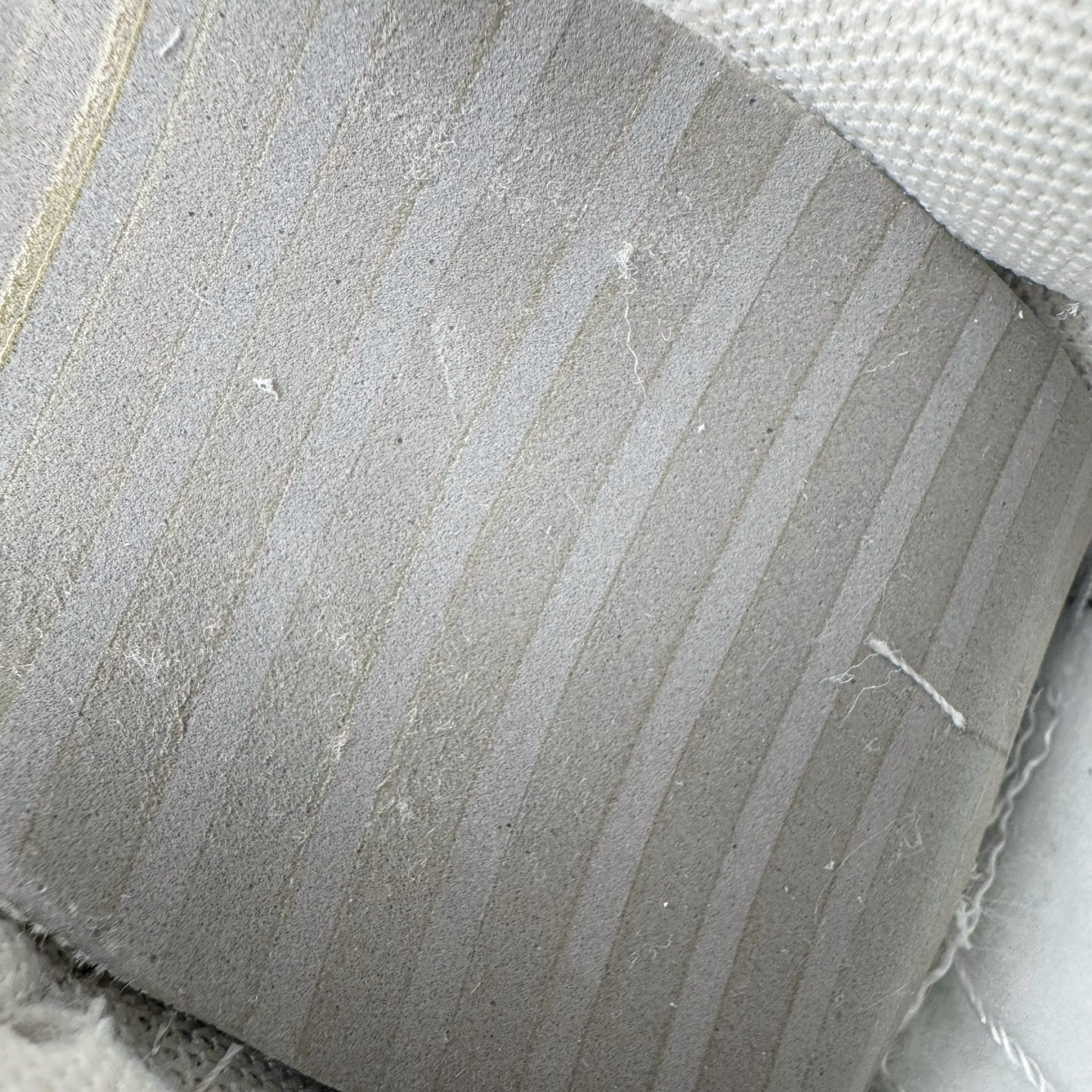 图片[11]-＃YC纯原 NK Dunk Low 樱絮流光 WP0510-068 此款采用杏白奶白为主色调，似春日未醒的朦胧天光。樱花粉Swoosh划破静谧，似风吹落樱，在鞋尾晕染一片柔霞。半透明底盛住飘落的花影，步履间流光隐现。侧畔\\\”Good Luck\\\”暗语悄然绽放，好运非偶然，是向世界轻盈奔跑时，风与花瓣自愿追随的脚步。———穿一身轻灵，与花期同行。定制系列天花板 无原鞋不开发 全系列得物原鞋一比一校对开发 配色持续更新中 终端对接 优势输出 全套原厂楦头原纸板数据档案倾力打造 原汁原味莞产 极致还原 圈内最强针车工艺 高端零售指定版 广东原厂配套原盒原标 鞋盒分三个尺码段 原厂冲刀 超高清洁度 全鞋零毛边皮料切割 采用原厂百宏鞋带以及原厂百宏织唛舌标 内标可供原厂几率过验 进口原装条纹中底布 四线拉帮白色点胶 原厂拉帮手法遵循公司 原厂电绣 极致还原 尺码：36 36.5 37.5 38 38.5 39 40 40.5 41 42 42.5 43 44 44.5 45 46-选品中心