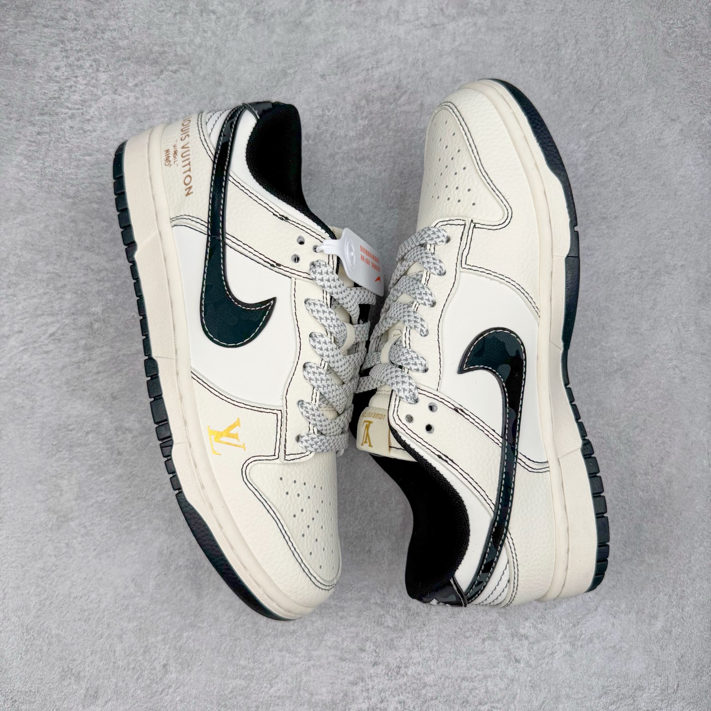 图片[3]-NK Dunk Low 定制配色 JP1628-013 大厂出品 极力推荐 原装头层材料 独家版型蒸餾加工帶來的是更好的视觉和脚感体验大厂纯原品质出货 清洁度 电绣工艺 皮料切割干净无任何毛边 细节完美 实拍调校N版已经零色差零失真 百分百还原实物色彩所见即所得 不存在货不对板色差等低级问题 选购参考实物拍摄 不混卖不参货 只用心做好货严格选品 承诺混一赔十 尺码：36 36.5 37.5 38 38.5 39 40 40.5 41 42 42.5 43 44 44.5 45-选品中心