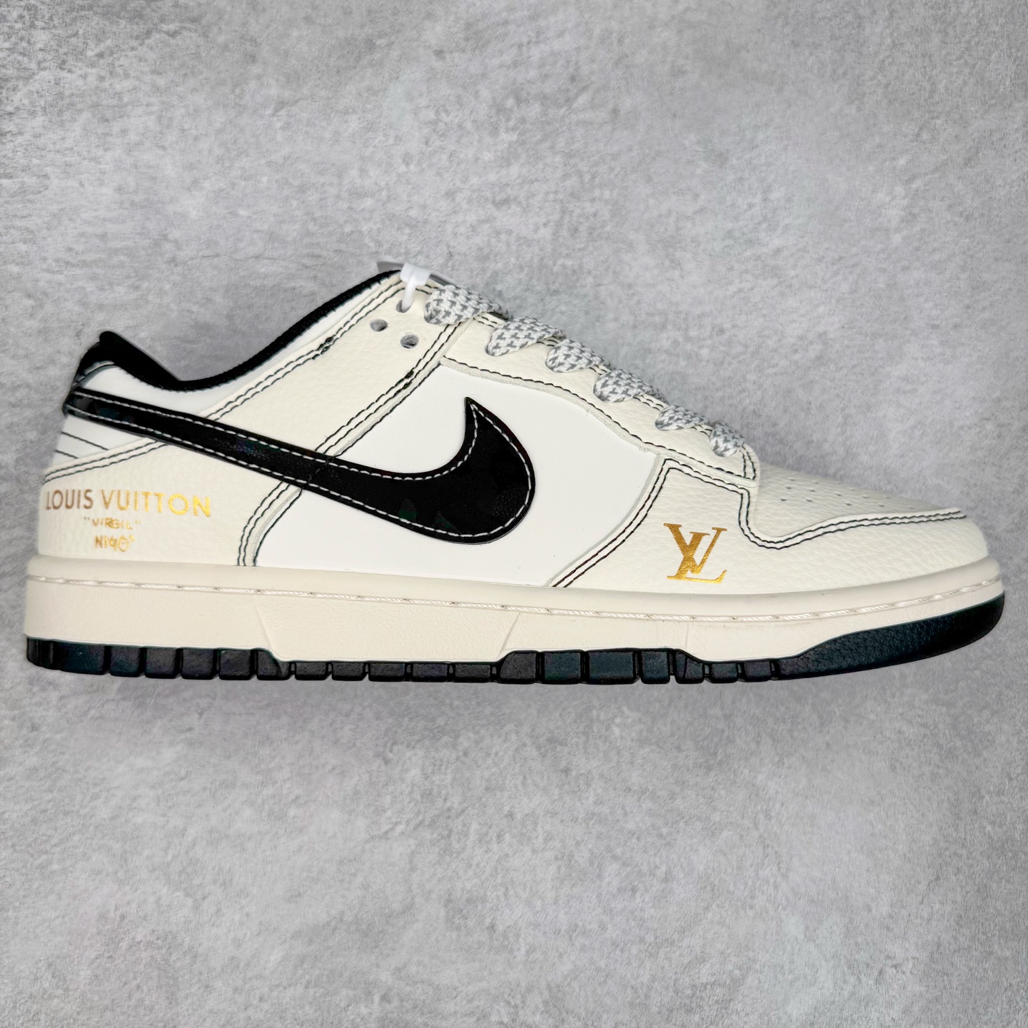 NK Dunk Low 定制配色 JP1628-013 大厂出品 极力推荐 原装头层材料 独家版型蒸餾加工帶來的是更好的视觉和脚感体验大厂纯原品质出货 清洁度 电绣工艺 皮料切割干净无任何毛边 细节完美 实拍调校N版已经零色差零失真 百分百还原实物色彩所见即所得 不存在货不对板色差等低级问题 选购参考实物拍摄 不混卖不参货 只用心做好货严格选品 承诺混一赔十 尺码：36 36.5 37.5 38 38.5 39 40 40.5 41 42 42.5 43 44 44.5 45-选品中心