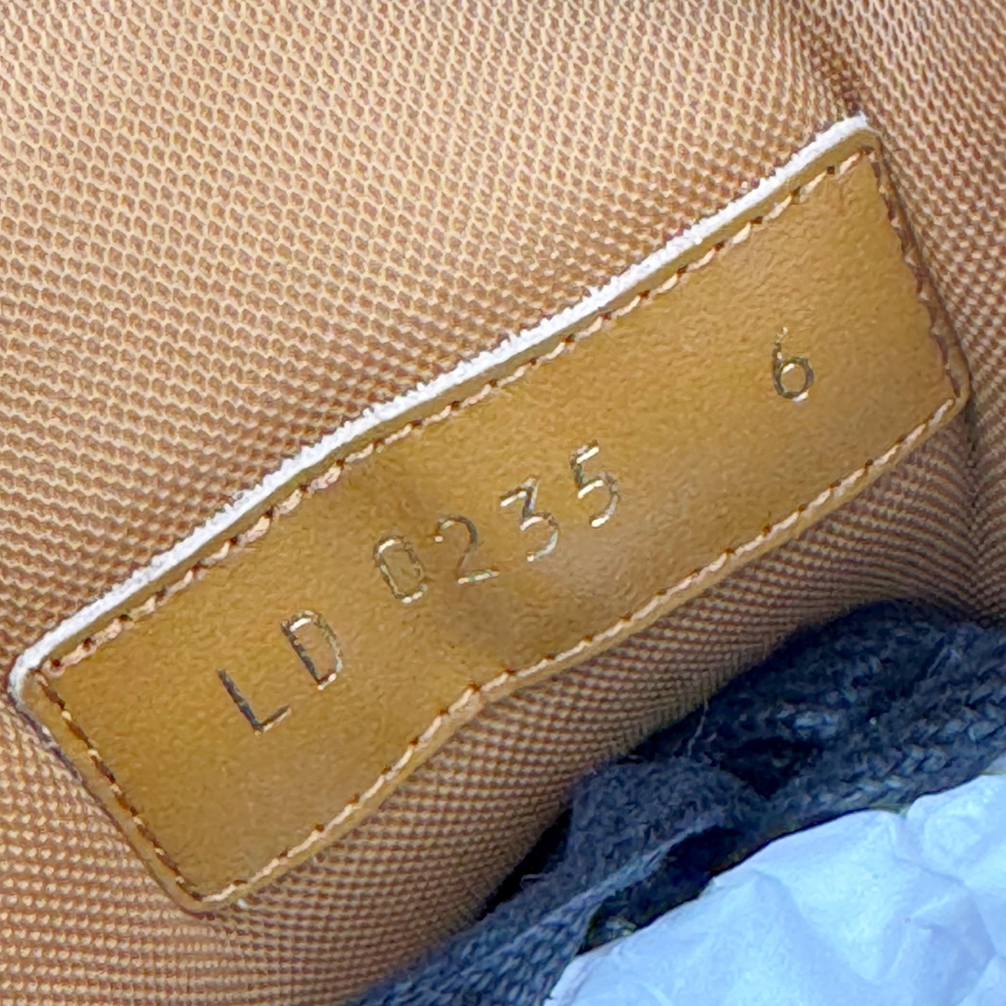 图片[11]-＃GD广顶 Louis Vuitton Trainer lv路易威登时装走秀运动时尚板鞋 外贸零售特供批次 2023全新纸板数据 印花高频效果碾压市面 市售天花板产物 耗时半年巨作 全套原厂新版原纸板楦头开发 原厂特供皮料加持 市场所有版本中综合最强的货品 GD实力大厂出品 全网最全配色更新最快 最成熟的做工稳定的品控 完美鞋型超高的清洁度 零毛边线头瑕疵 全套原楦原纸版原鞋开模 全网最具灵魂的版型 正确原装黄色鞋盒 正确中底印花 鞋面印花3D高频深度立体 全鞋电脑针车 紧密相连 针距密度一致 环保乳胶注塑鞋垫 厚度脚感还原原版 皮面裁剪部位 统一油边封口工艺 原装橡胶大底含胶量大底组合零偏差 专柜全套包装 防尘袋 说明书 质保卡 男女鞋 尺码：35 36 37 38 39 40 41 42 43 44 45-选品中心