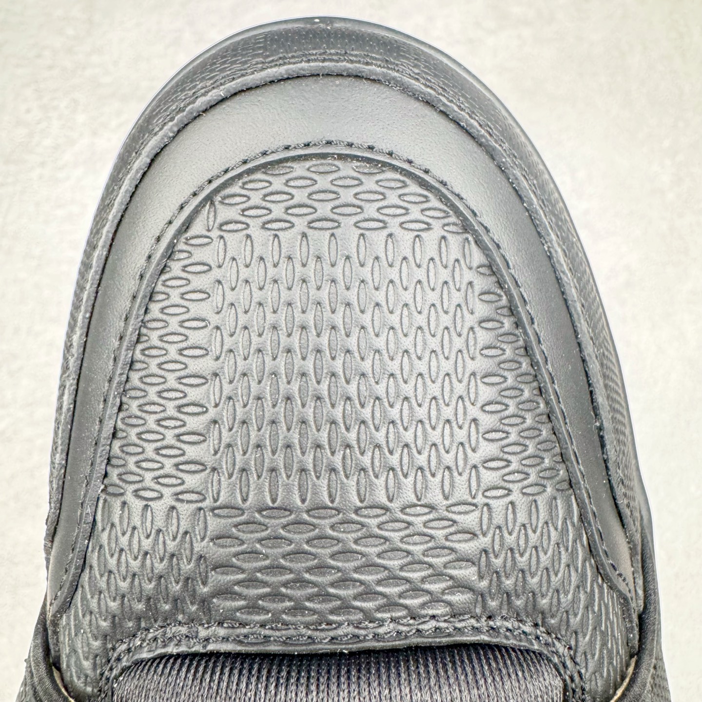 图片[13]-＃GD广顶 Louis Vuitton Trainer lv路易威登时装走秀运动时尚板鞋 外贸零售特供批次 2023全新纸板数据 印花高频效果碾压市面 市售天花板产物 耗时半年巨作 全套原厂新版原纸板楦头开发 原厂特供皮料加持 市场所有版本中综合最强的货品 GD实力大厂出品 全网最全配色更新最快 最成熟的做工稳定的品控 完美鞋型超高的清洁度 零毛边线头瑕疵 全套原楦原纸版原鞋开模 全网最具灵魂的版型 正确原装黄色鞋盒 正确中底印花 鞋面印花3D高频深度立体 全鞋电脑针车 紧密相连 针距密度一致 环保乳胶注塑鞋垫 厚度脚感还原原版 皮面裁剪部位 统一油边封口工艺 原装橡胶大底含胶量大底组合零偏差 专柜全套包装 防尘袋 说明书 质保卡 男女鞋 尺码：35 36 37 38 39 40 41 42 43 44 45-选品中心