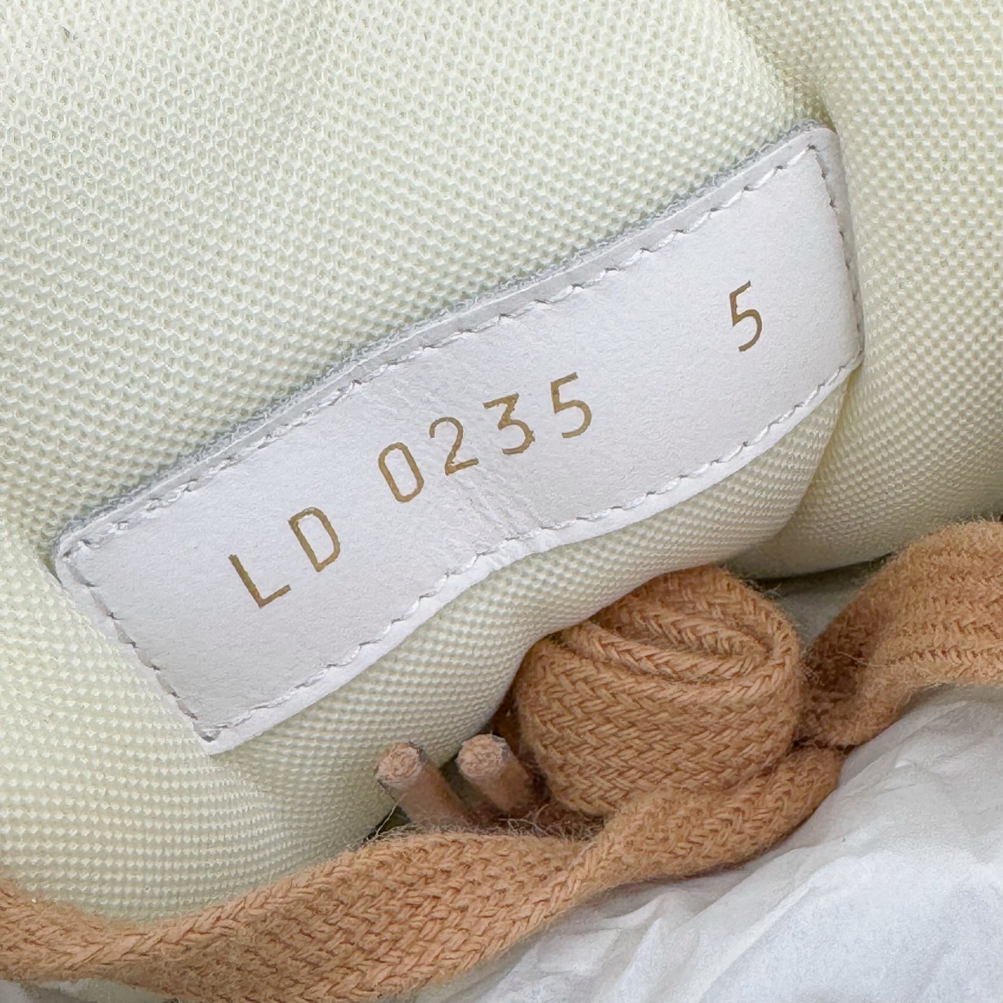 图片[13]-＃GD广顶 Louis Vuitton Trainer lv路易威登时装走秀运动时尚板鞋 外贸零售特供批次 2023全新纸板数据 印花高频效果碾压市面 市售天花板产物 耗时半年巨作 全套原厂新版原纸板楦头开发 原厂特供皮料加持 市场所有版本中综合最强的货品 GD实力大厂出品 全网最全配色更新最快 最成熟的做工稳定的品控 完美鞋型超高的清洁度 零毛边线头瑕疵 全套原楦原纸版原鞋开模 全网最具灵魂的版型 正确原装黄色鞋盒 正确中底印花 鞋面印花3D高频深度立体 全鞋电脑针车 紧密相连 针距密度一致 环保乳胶注塑鞋垫 厚度脚感还原原版 皮面裁剪部位 统一油边封口工艺 原装橡胶大底含胶量大底组合零偏差 专柜全套包装 防尘袋 说明书 质保卡 男女鞋 尺码：35 36 37 38 39 40 41 42 43 44 45-选品中心