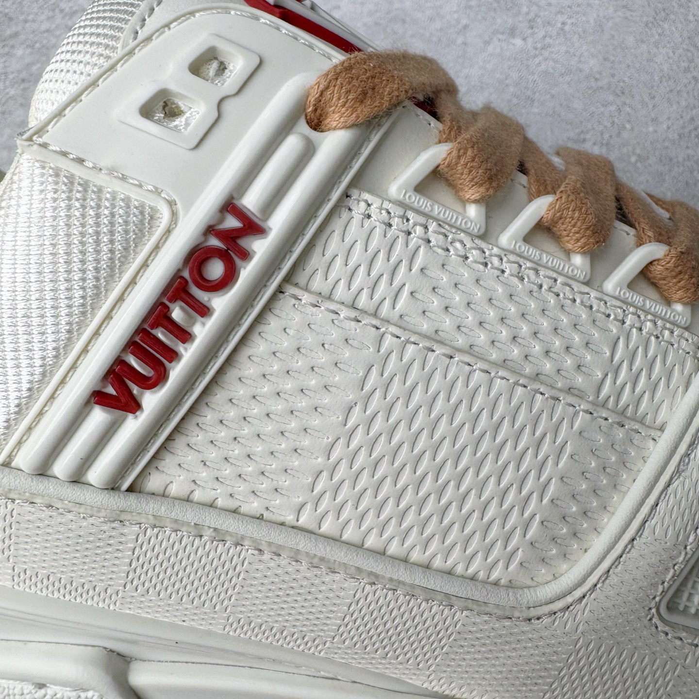 图片[19]-＃GD广顶 Louis Vuitton Trainer lv路易威登时装走秀运动时尚板鞋 外贸零售特供批次 2023全新纸板数据 印花高频效果碾压市面 市售天花板产物 耗时半年巨作 全套原厂新版原纸板楦头开发 原厂特供皮料加持 市场所有版本中综合最强的货品 GD实力大厂出品 全网最全配色更新最快 最成熟的做工稳定的品控 完美鞋型超高的清洁度 零毛边线头瑕疵 全套原楦原纸版原鞋开模 全网最具灵魂的版型 正确原装黄色鞋盒 正确中底印花 鞋面印花3D高频深度立体 全鞋电脑针车 紧密相连 针距密度一致 环保乳胶注塑鞋垫 厚度脚感还原原版 皮面裁剪部位 统一油边封口工艺 原装橡胶大底含胶量大底组合零偏差 专柜全套包装 防尘袋 说明书 质保卡 男女鞋 尺码：35 36 37 38 39 40 41 42 43 44 45-选品中心