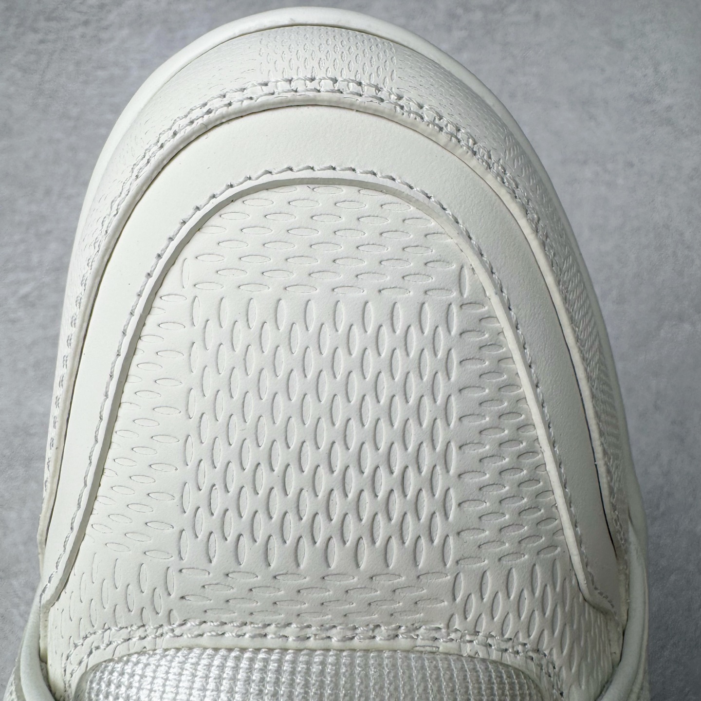 图片[16]-＃GD广顶 Louis Vuitton Trainer lv路易威登时装走秀运动时尚板鞋 外贸零售特供批次 2023全新纸板数据 印花高频效果碾压市面 市售天花板产物 耗时半年巨作 全套原厂新版原纸板楦头开发 原厂特供皮料加持 市场所有版本中综合最强的货品 GD实力大厂出品 全网最全配色更新最快 最成熟的做工稳定的品控 完美鞋型超高的清洁度 零毛边线头瑕疵 全套原楦原纸版原鞋开模 全网最具灵魂的版型 正确原装黄色鞋盒 正确中底印花 鞋面印花3D高频深度立体 全鞋电脑针车 紧密相连 针距密度一致 环保乳胶注塑鞋垫 厚度脚感还原原版 皮面裁剪部位 统一油边封口工艺 原装橡胶大底含胶量大底组合零偏差 专柜全套包装 防尘袋 说明书 质保卡 男女鞋 尺码：35 36 37 38 39 40 41 42 43 44 45-选品中心