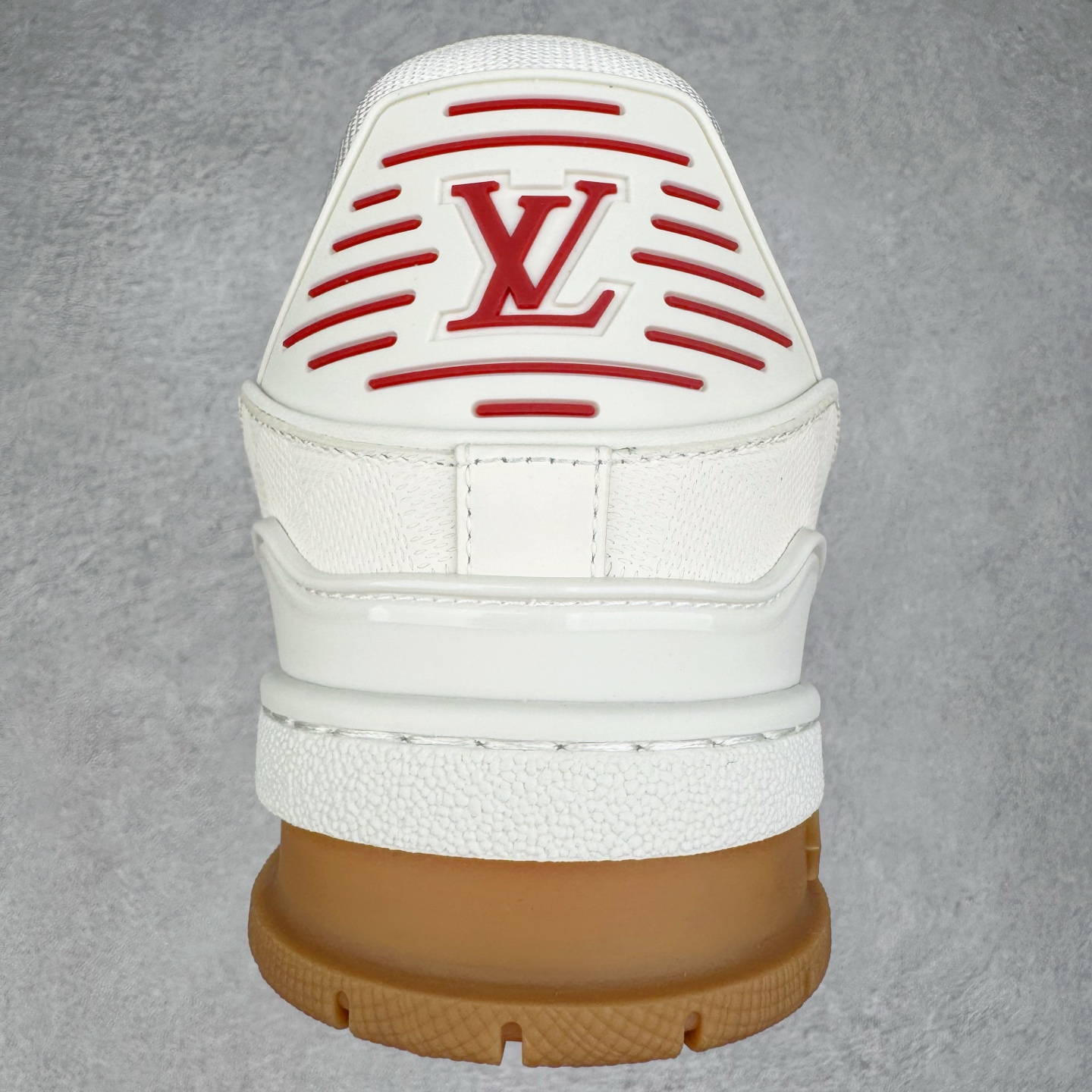 图片[8]-＃GD广顶 Louis Vuitton Trainer lv路易威登时装走秀运动时尚板鞋 外贸零售特供批次 2023全新纸板数据 印花高频效果碾压市面 市售天花板产物 耗时半年巨作 全套原厂新版原纸板楦头开发 原厂特供皮料加持 市场所有版本中综合最强的货品 GD实力大厂出品 全网最全配色更新最快 最成熟的做工稳定的品控 完美鞋型超高的清洁度 零毛边线头瑕疵 全套原楦原纸版原鞋开模 全网最具灵魂的版型 正确原装黄色鞋盒 正确中底印花 鞋面印花3D高频深度立体 全鞋电脑针车 紧密相连 针距密度一致 环保乳胶注塑鞋垫 厚度脚感还原原版 皮面裁剪部位 统一油边封口工艺 原装橡胶大底含胶量大底组合零偏差 专柜全套包装 防尘袋 说明书 质保卡 男女鞋 尺码：35 36 37 38 39 40 41 42 43 44 45-选品中心