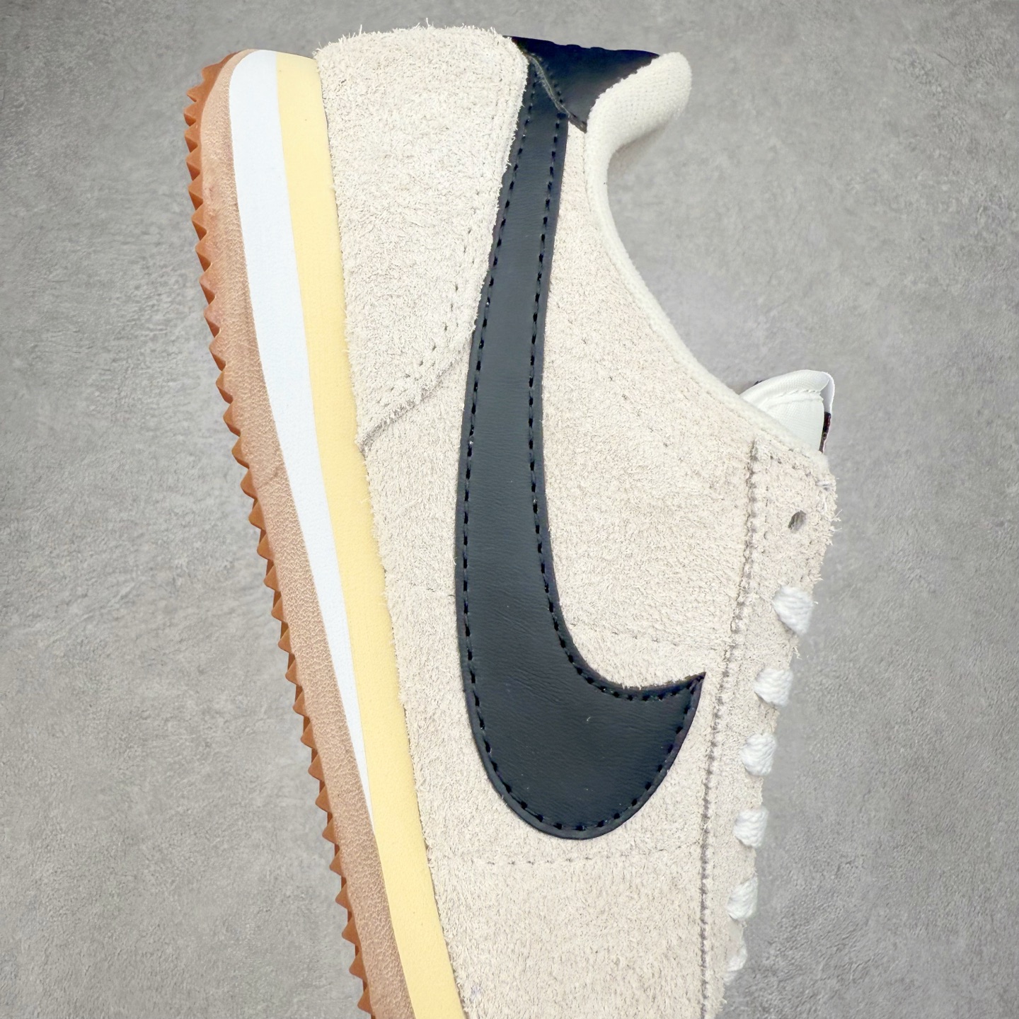 图片[6]-NK Classic Cortez Leather 阿甘复古初代皮革慢跑鞋 实体平台指令订单 全套原纸板楦头开发 原厂数据大底磨具 一比一鞋头弧度高度鞋身弧度 细节品控鞋型随意对比 正确烫金高频细节 公司级标准检验QC 区分市面一切版本 完美复刻阿甘复古鞋型 尺码：35.5 36 36.5 37.5 38 38.5 39 40 40.5 41 42 42.5 43 44 45-选品中心