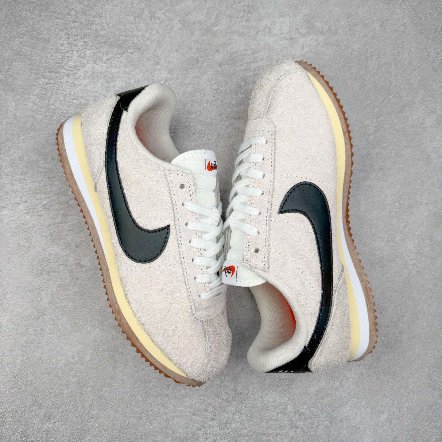 图片[3]-NK Classic Cortez Leather 阿甘复古初代皮革慢跑鞋 实体平台指令订单 全套原纸板楦头开发 原厂数据大底磨具 一比一鞋头弧度高度鞋身弧度 细节品控鞋型随意对比 正确烫金高频细节 公司级标准检验QC 区分市面一切版本 完美复刻阿甘复古鞋型 尺码：35.5 36 36.5 37.5 38 38.5 39 40 40.5 41 42 42.5 43 44 45-选品中心