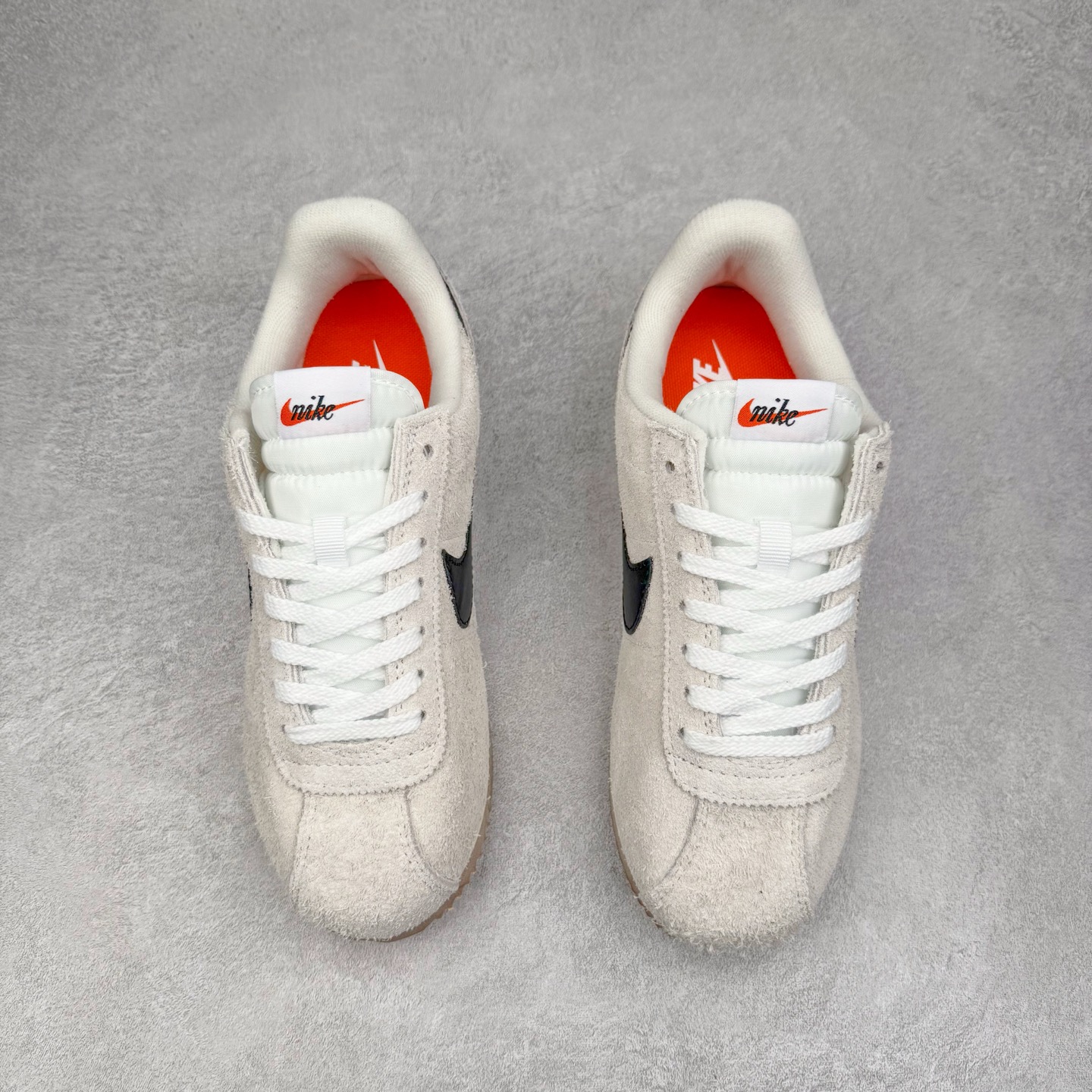 图片[2]-NK Classic Cortez Leather 阿甘复古初代皮革慢跑鞋 实体平台指令订单 全套原纸板楦头开发 原厂数据大底磨具 一比一鞋头弧度高度鞋身弧度 细节品控鞋型随意对比 正确烫金高频细节 公司级标准检验QC 区分市面一切版本 完美复刻阿甘复古鞋型 尺码：35.5 36 36.5 37.5 38 38.5 39 40 40.5 41 42 42.5 43 44 45-选品中心