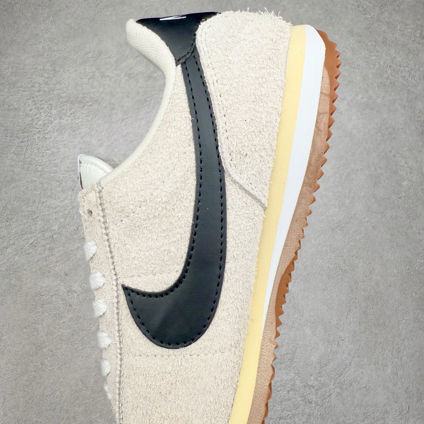 图片[7]-NK Classic Cortez Leather 阿甘复古初代皮革慢跑鞋 实体平台指令订单 全套原纸板楦头开发 原厂数据大底磨具 一比一鞋头弧度高度鞋身弧度 细节品控鞋型随意对比 正确烫金高频细节 公司级标准检验QC 区分市面一切版本 完美复刻阿甘复古鞋型 尺码：35.5 36 36.5 37.5 38 38.5 39 40 40.5 41 42 42.5 43 44 45-选品中心