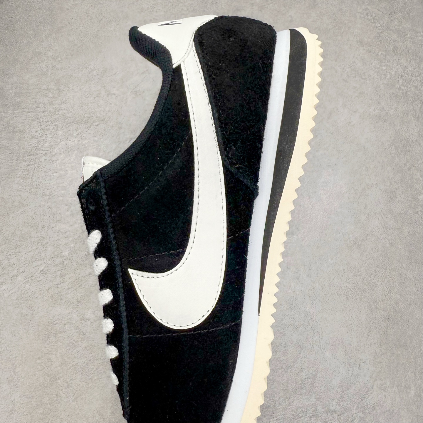 图片[7]-NK Classic Cortez Leather 阿甘复古初代皮革慢跑鞋 实体平台指令订单 全套原纸板楦头开发 原厂数据大底磨具 一比一鞋头弧度高度鞋身弧度 细节品控鞋型随意对比 正确烫金高频细节 公司级标准检验QC 区分市面一切版本 完美复刻阿甘复古鞋型 尺码：35.5 36 36.5 37.5 38 38.5 39 40 40.5 41 42 42.5 43 44 45-选品中心