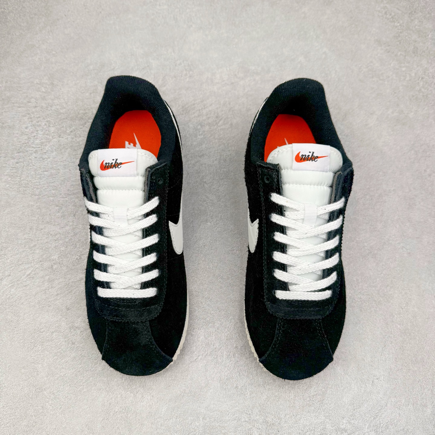 图片[2]-NK Classic Cortez Leather 阿甘复古初代皮革慢跑鞋 实体平台指令订单 全套原纸板楦头开发 原厂数据大底磨具 一比一鞋头弧度高度鞋身弧度 细节品控鞋型随意对比 正确烫金高频细节 公司级标准检验QC 区分市面一切版本 完美复刻阿甘复古鞋型 尺码：35.5 36 36.5 37.5 38 38.5 39 40 40.5 41 42 42.5 43 44 45-选品中心